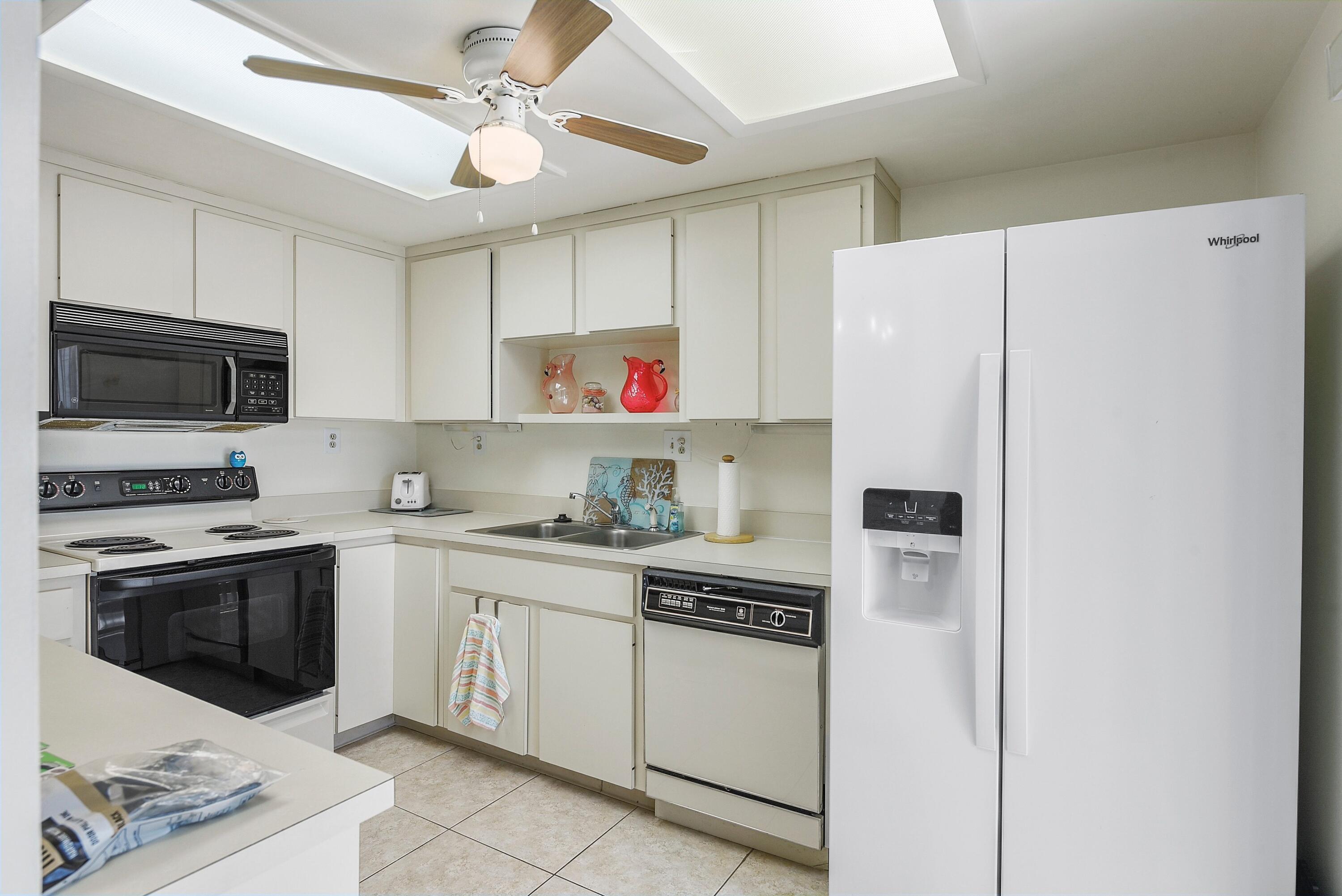 THE COURT YARDS CONDO - Residential