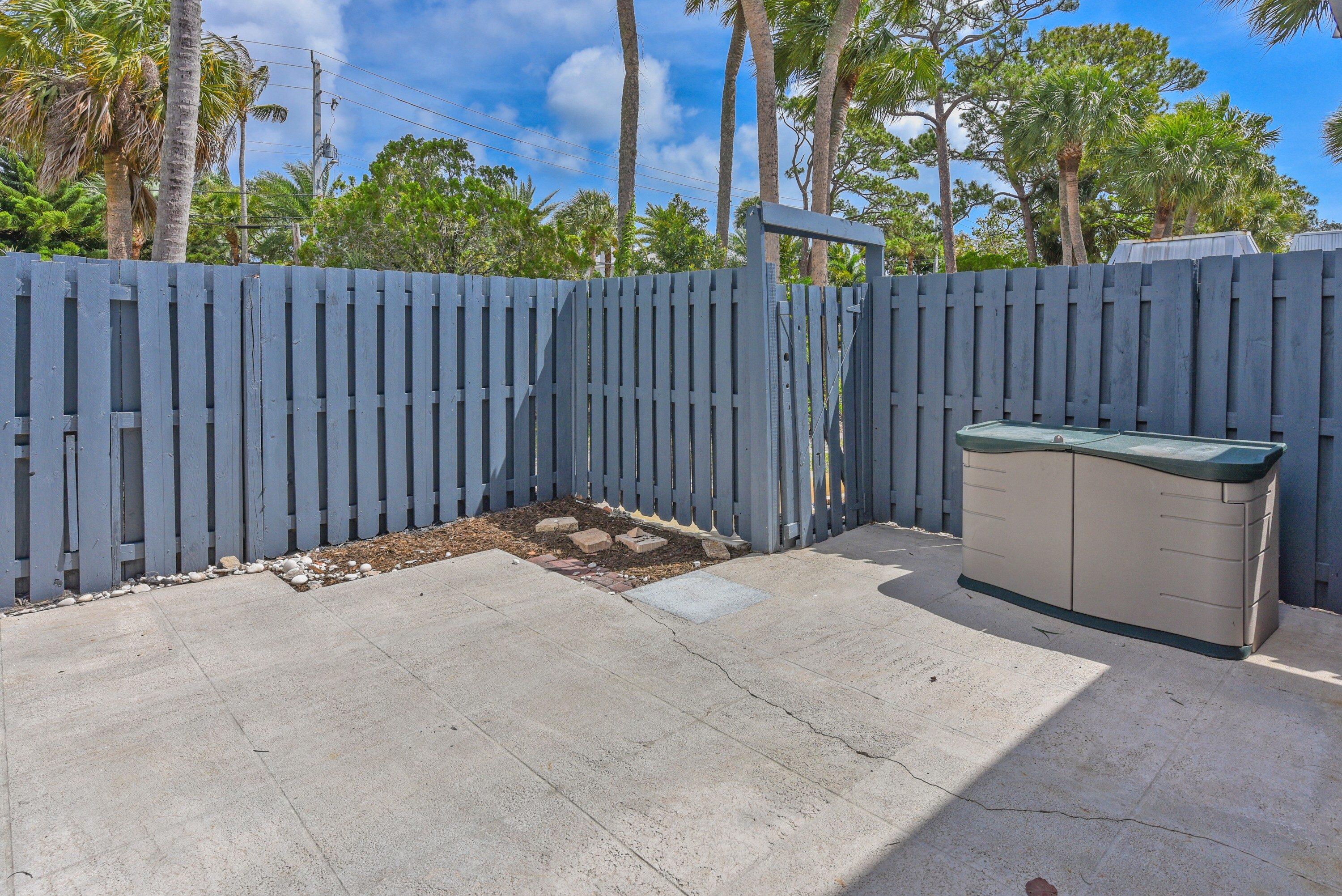 THE COURT YARDS CONDO - Residential