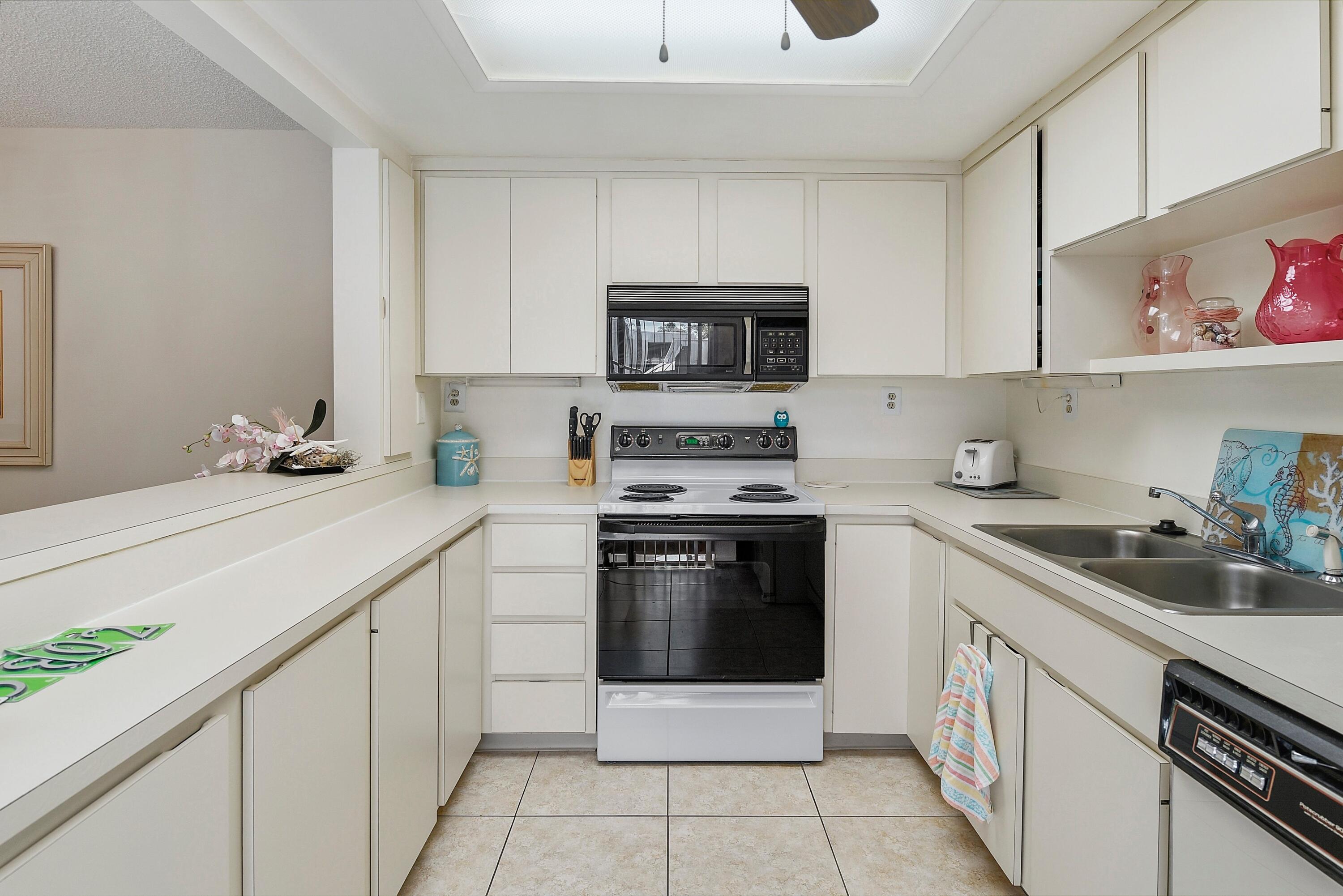 THE COURT YARDS CONDO - Residential