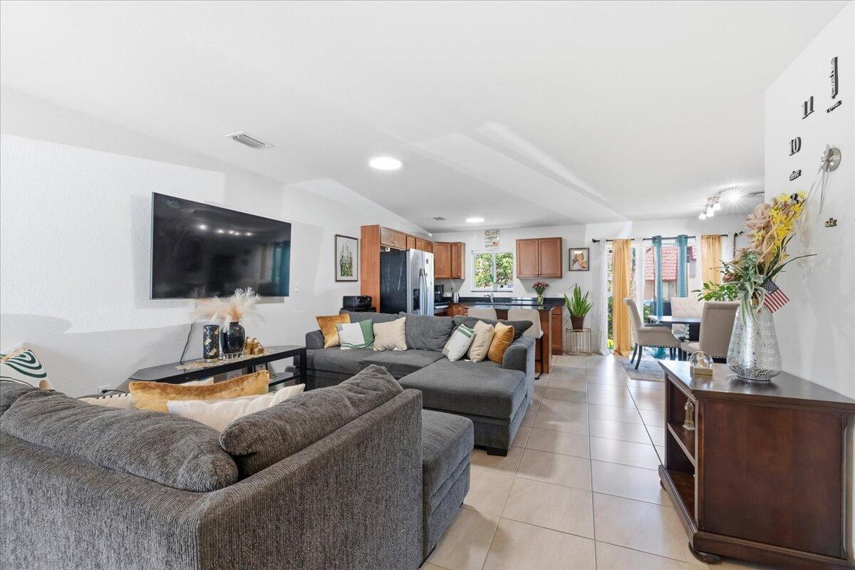 HICKORY PLACE - Residential