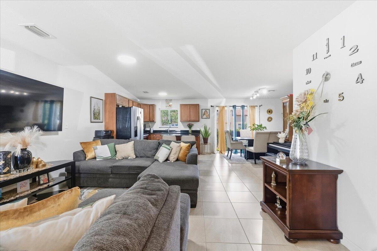 HICKORY PLACE - Residential