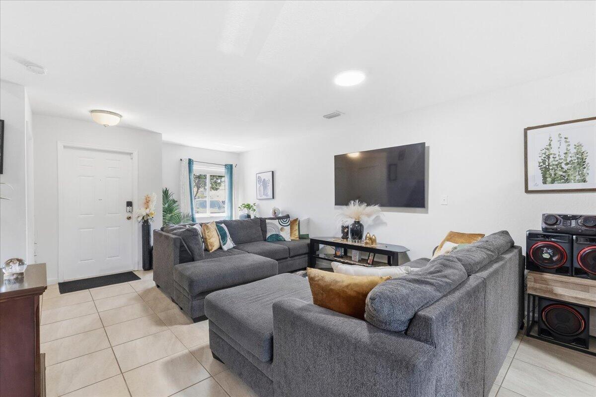HICKORY PLACE - Residential
