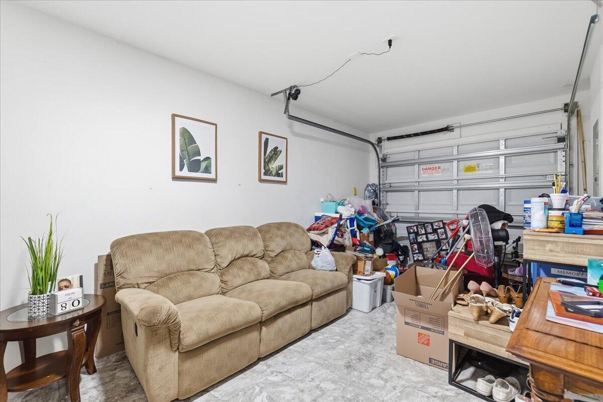 HICKORY PLACE - Residential