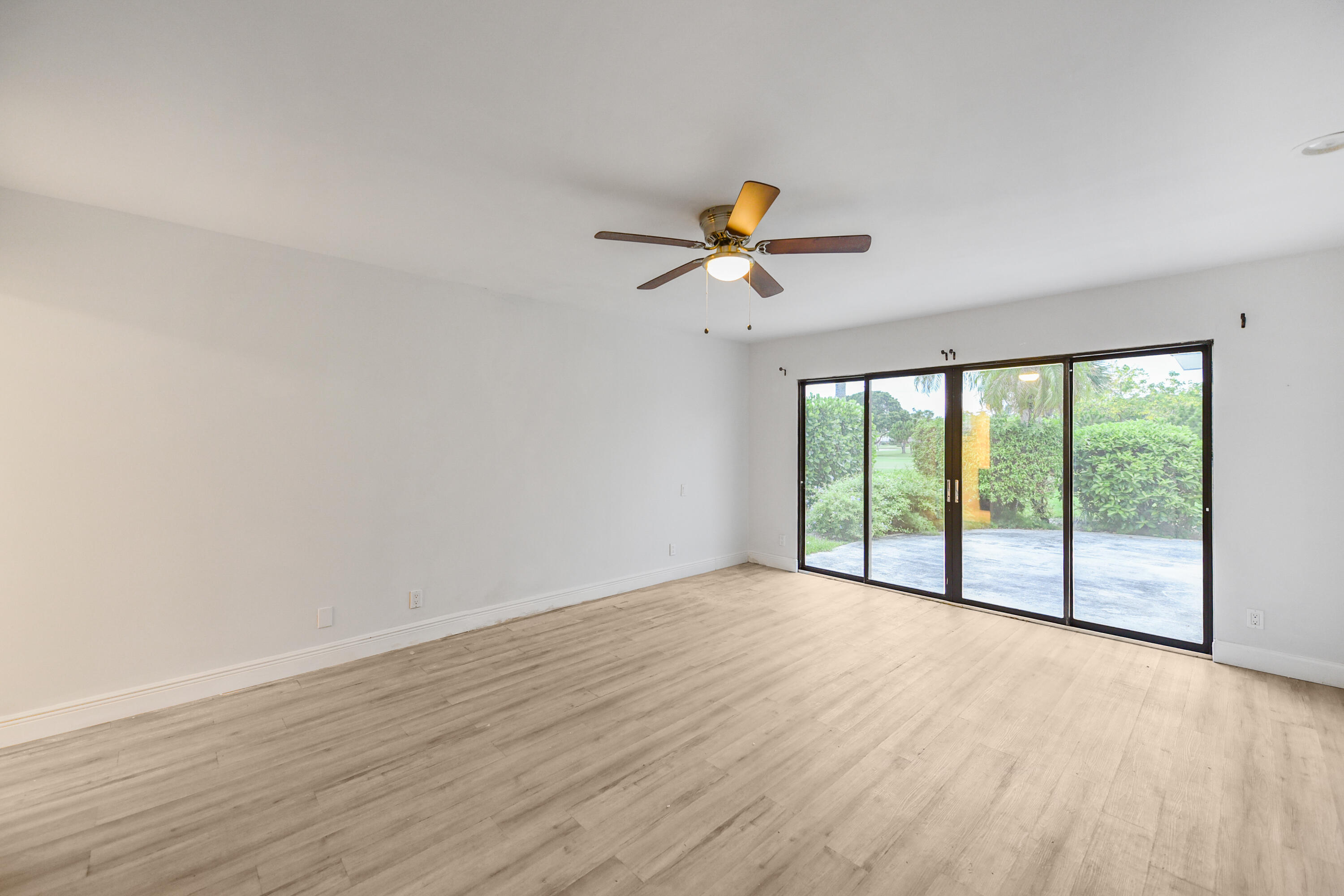 EASTPOINTE COUNTRY CLUB 1 - Residential