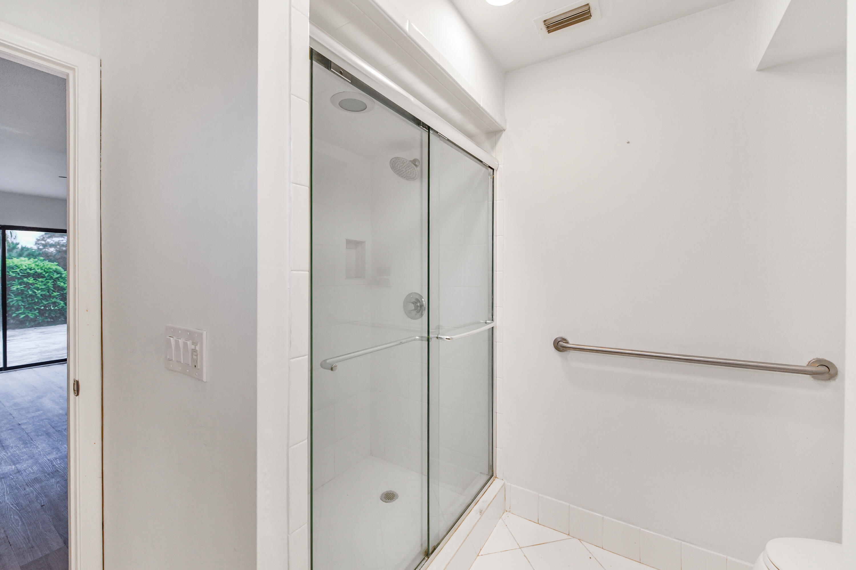 EASTPOINTE COUNTRY CLUB 1 - Residential