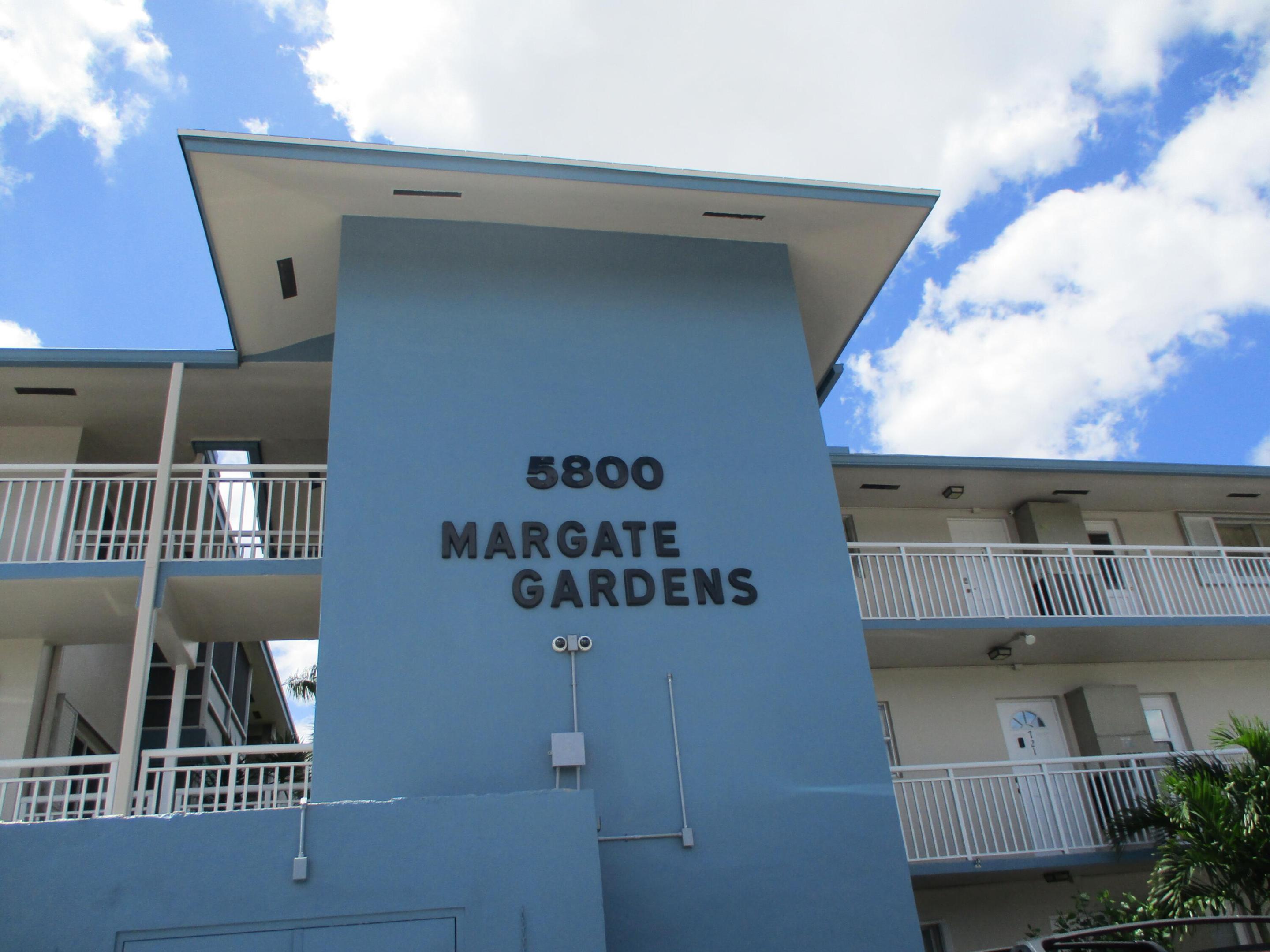 Beautiful X-Large 1/1 unit being offered! * Plenty of natural light. Screen patio to relax and much much, more. The community has a gym, swimming pool, sauna and pool table. New Bar-B-Grills are being installed. It is close to all major roadways and stores and is only minutes to the beach. . *This one is worth seeing. FYI - Professionally Managed