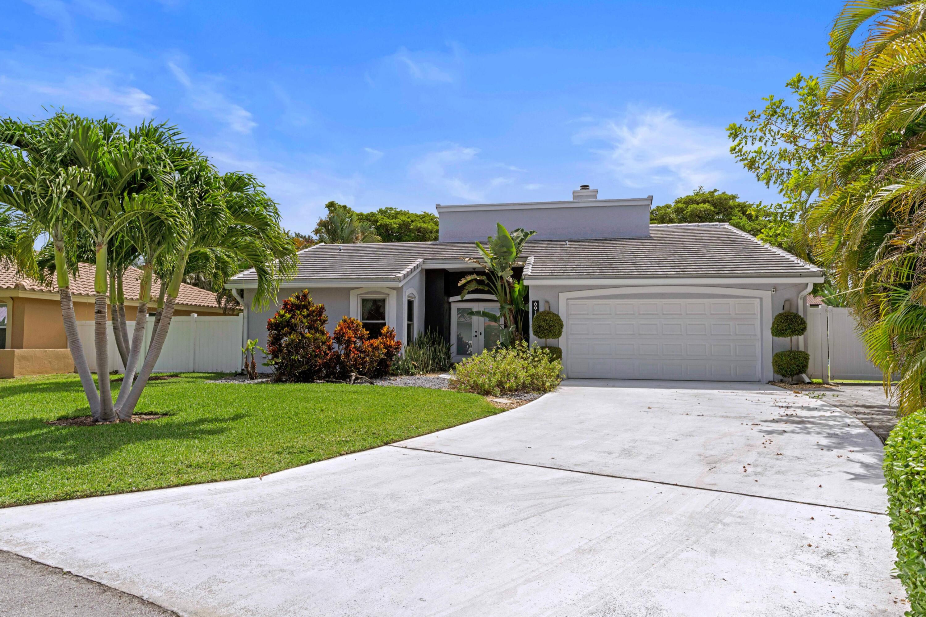 BOCA LAKE ESTATES - Residential