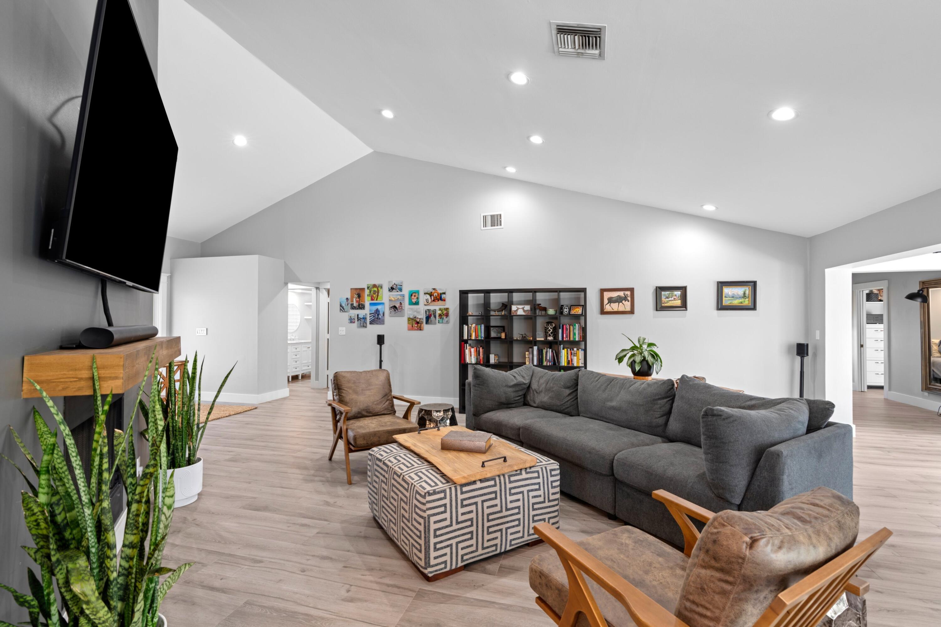 BOCA LAKE ESTATES - Residential