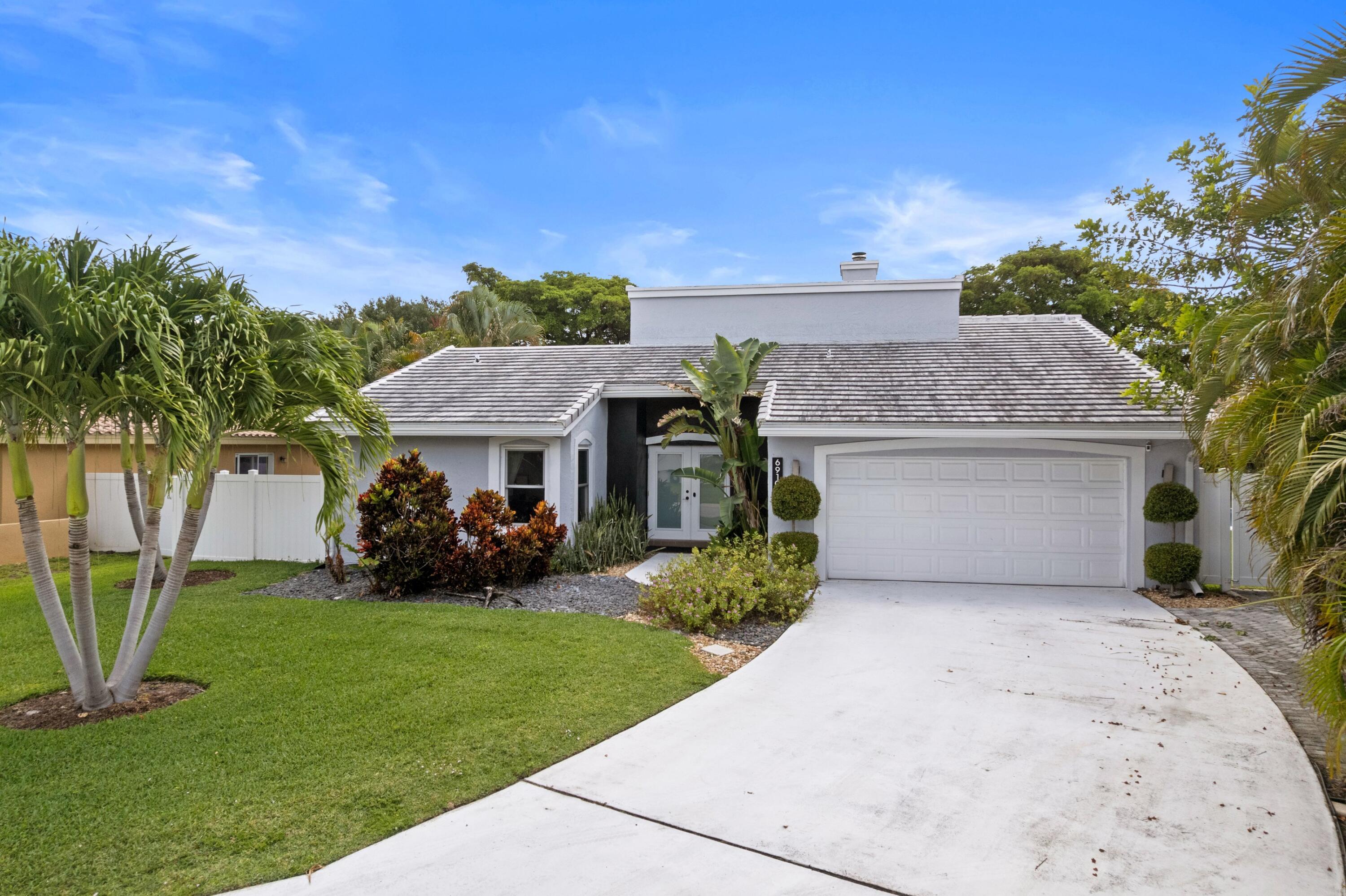 BOCA LAKE ESTATES - Residential