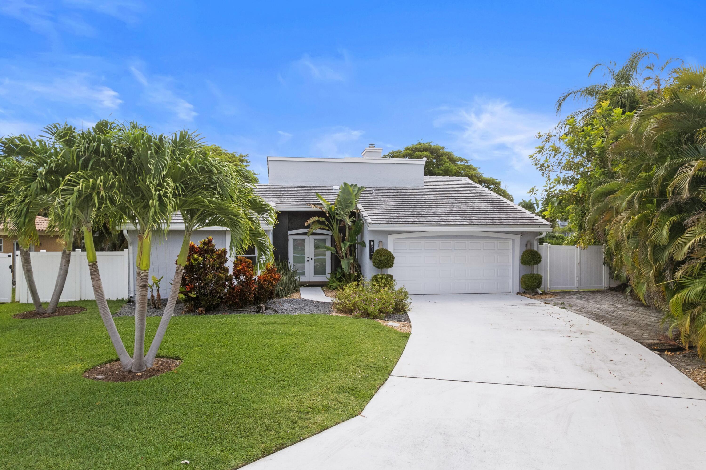 BOCA LAKE ESTATES - Residential