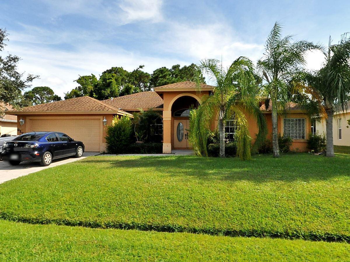 LOVELY TORINO AREA - BEAUTIFUL AND  SPACIOUS CBS HOME BUILT BY "ROYAL PROFESSIONAL BUILDERS".  4/2/2 HOME WITH LIVING RM & FAMILY RM + A FORMAL DINING RM,INSIDE LAUNDRY RM WITH WASHER & DRYER. BIG SCREENED PORCH TO ENJOY. CATHEDRAL & VOLUME CEILINGS. KITCHEN HAS STAINLESS APPLIANCES, A PANTRY AND A BREAKFAST AREA & SNACK BAR