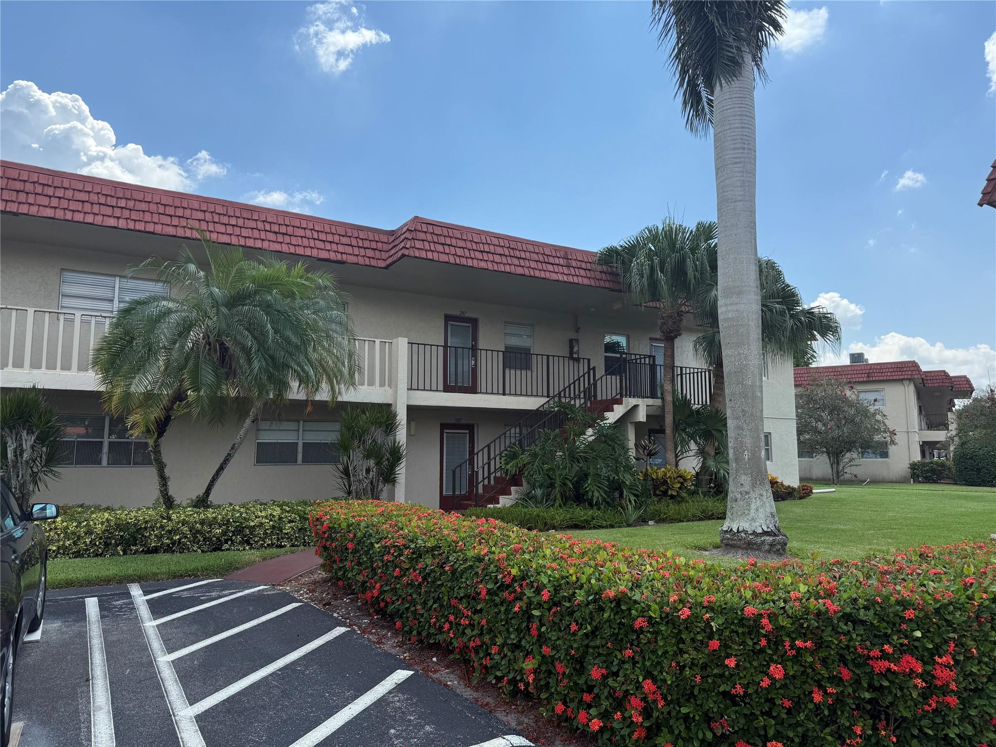 VILLAGES OF ORIOLE ABBEY CONDO - Residential