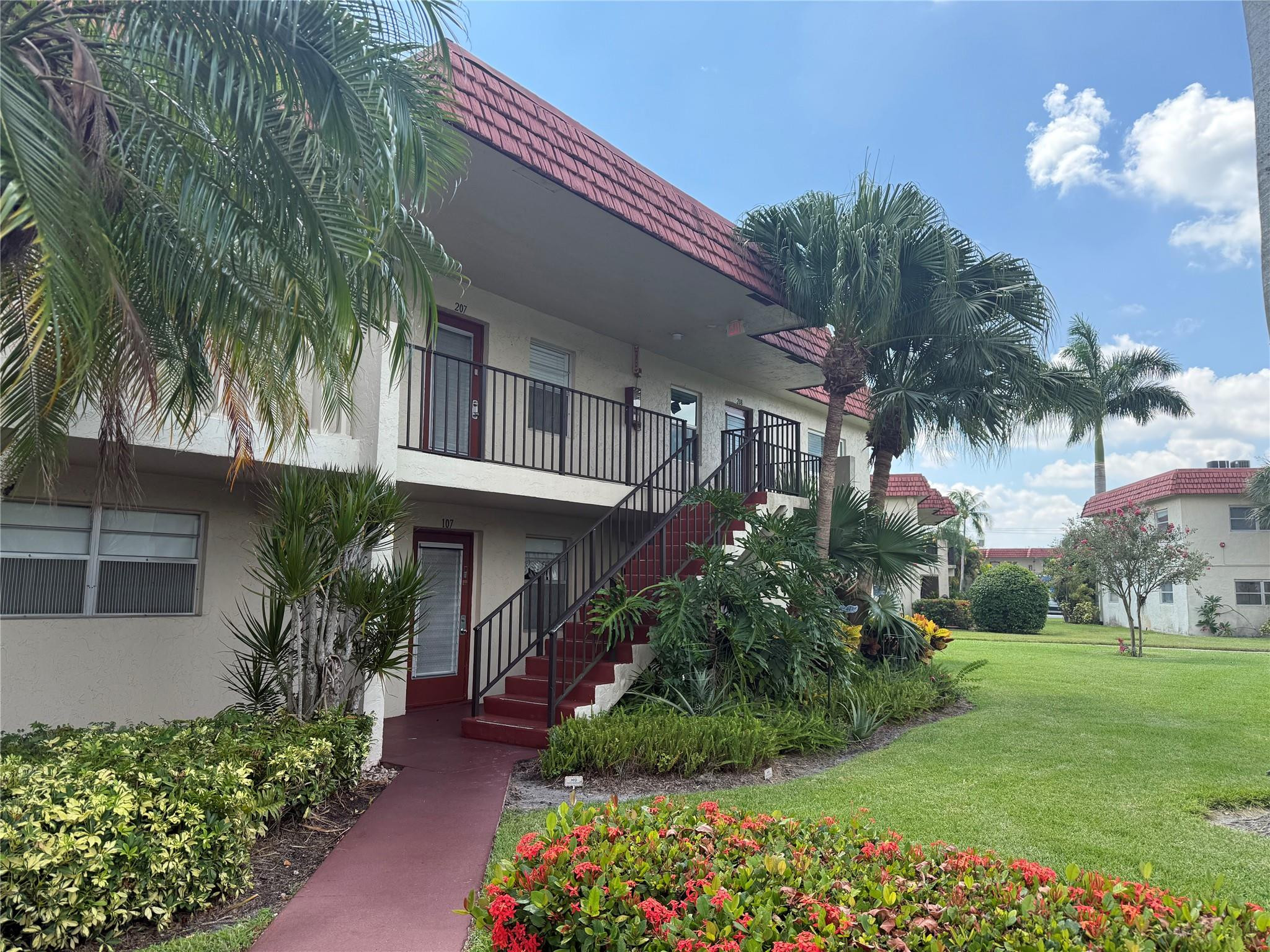 VILLAGES OF ORIOLE ABBEY CONDO - Residential