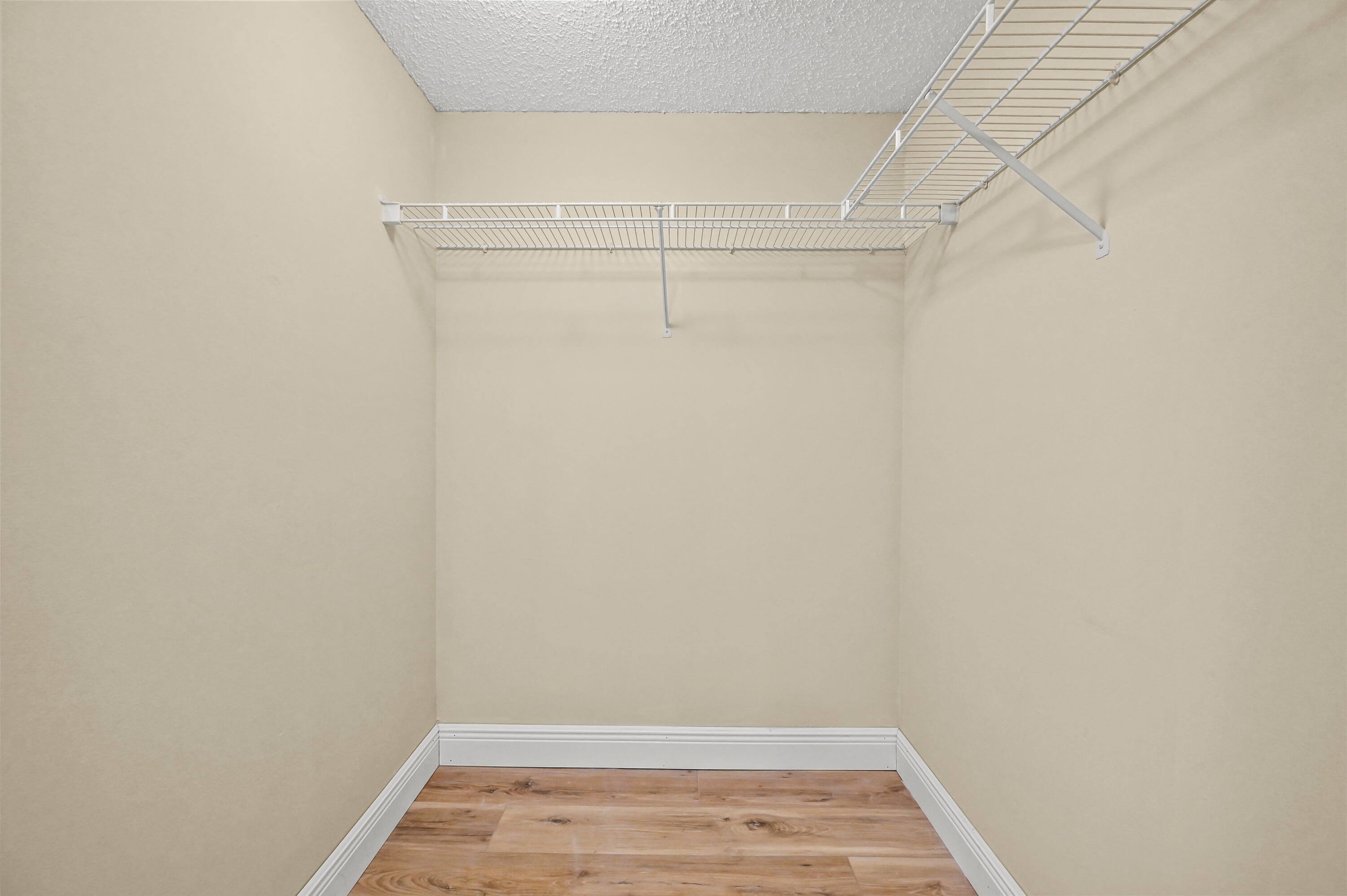 GRAND VIEW AT CRESTWOOD CONDO - Residential