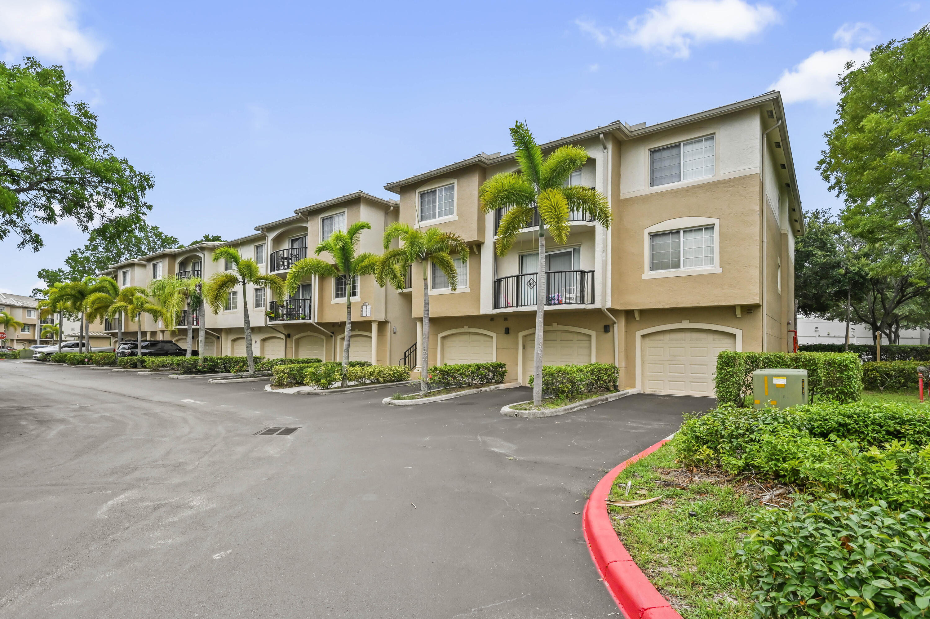 GRAND VIEW AT CRESTWOOD CONDO - Residential