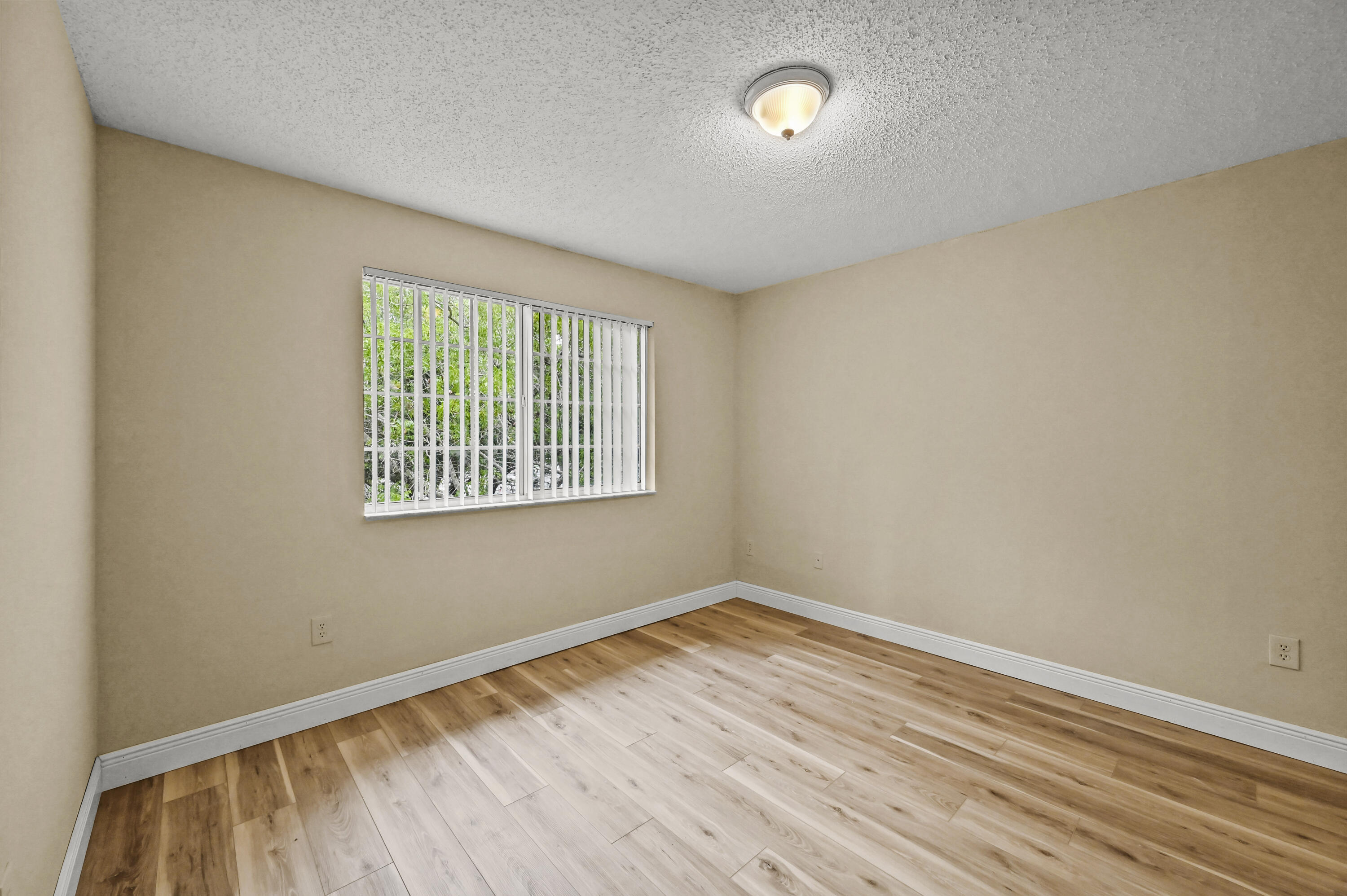 GRAND VIEW AT CRESTWOOD CONDO - Residential