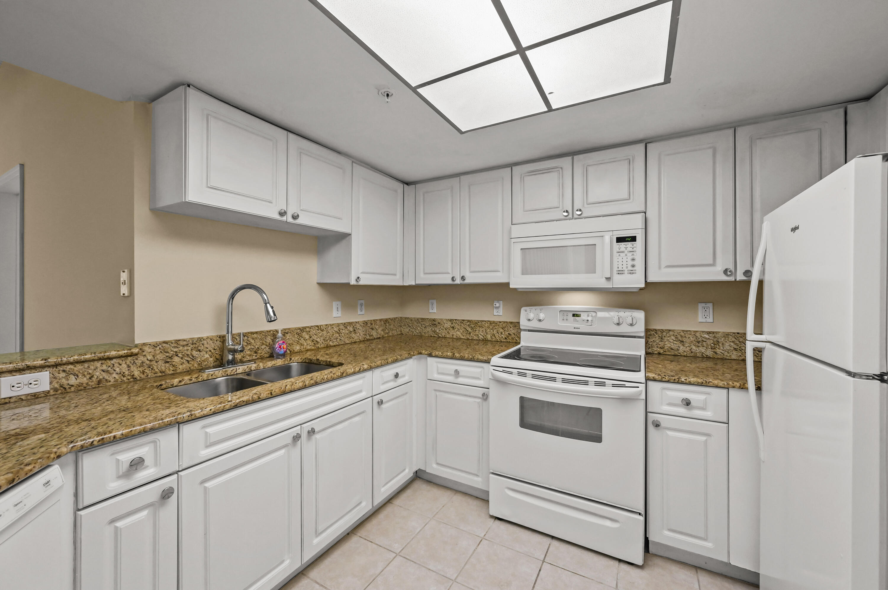 GRAND VIEW AT CRESTWOOD CONDO - Residential