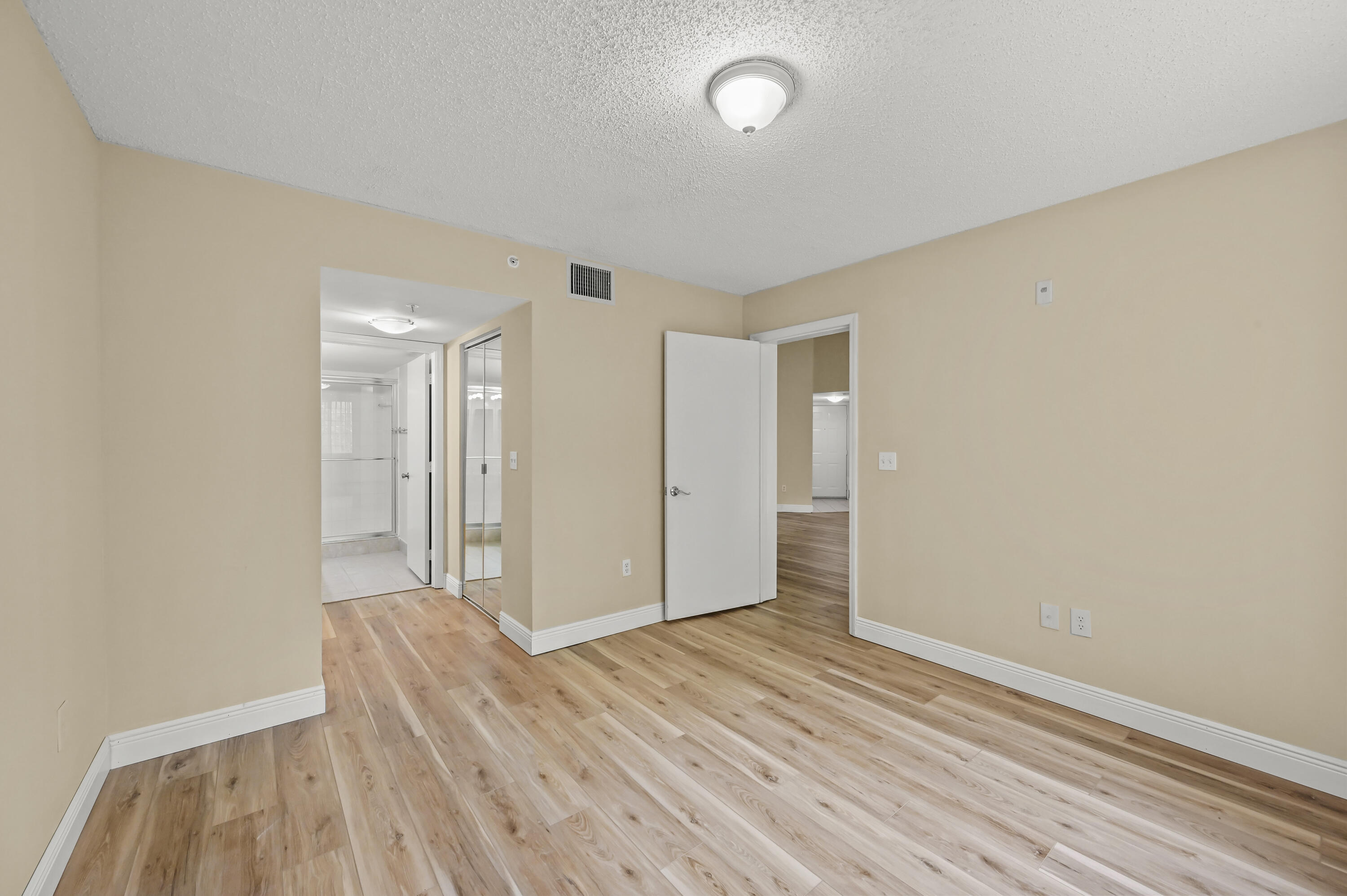 GRAND VIEW AT CRESTWOOD CONDO - Residential