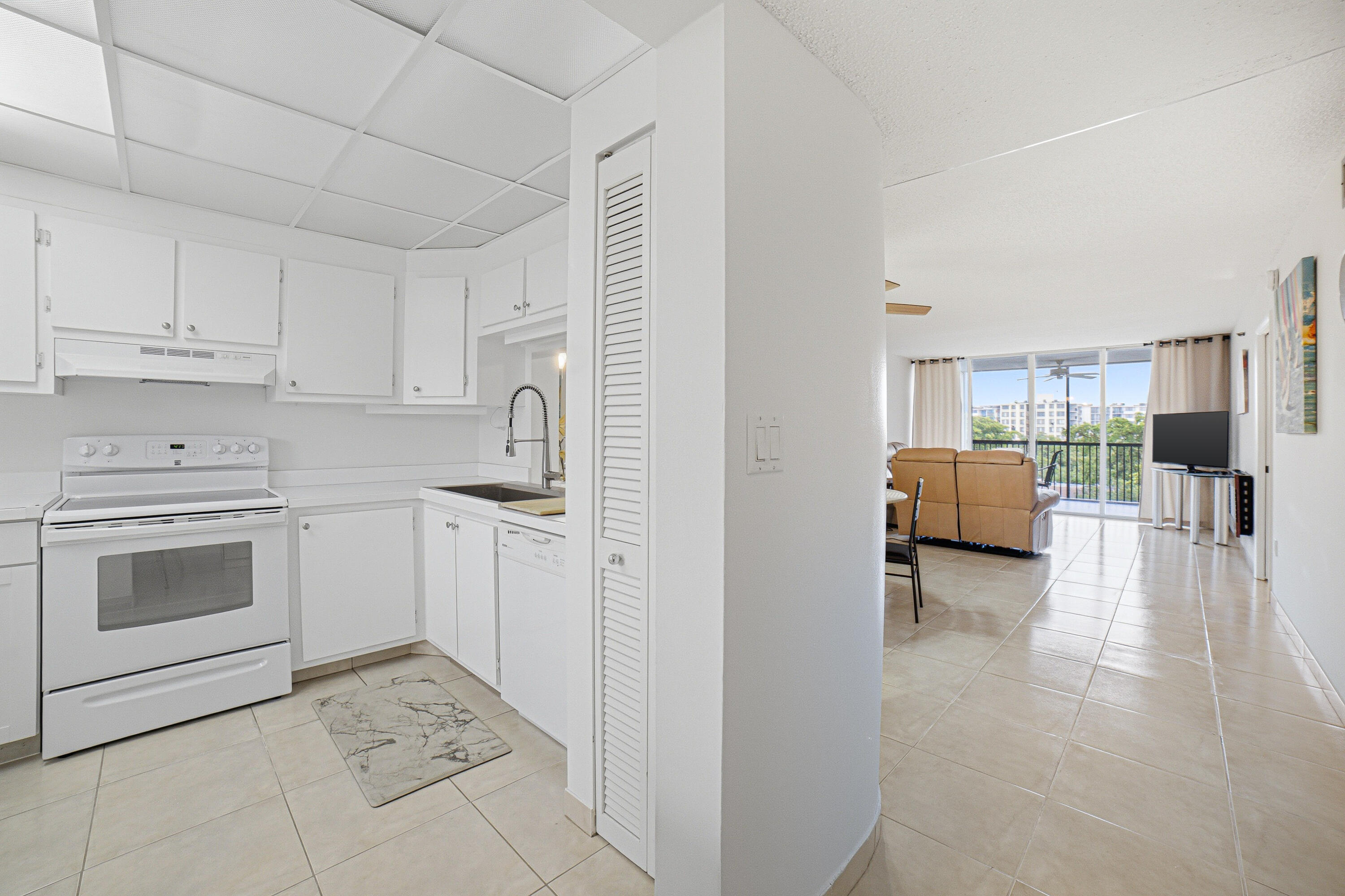 18TH HOLE AT INVERRARY CONDO - Residential