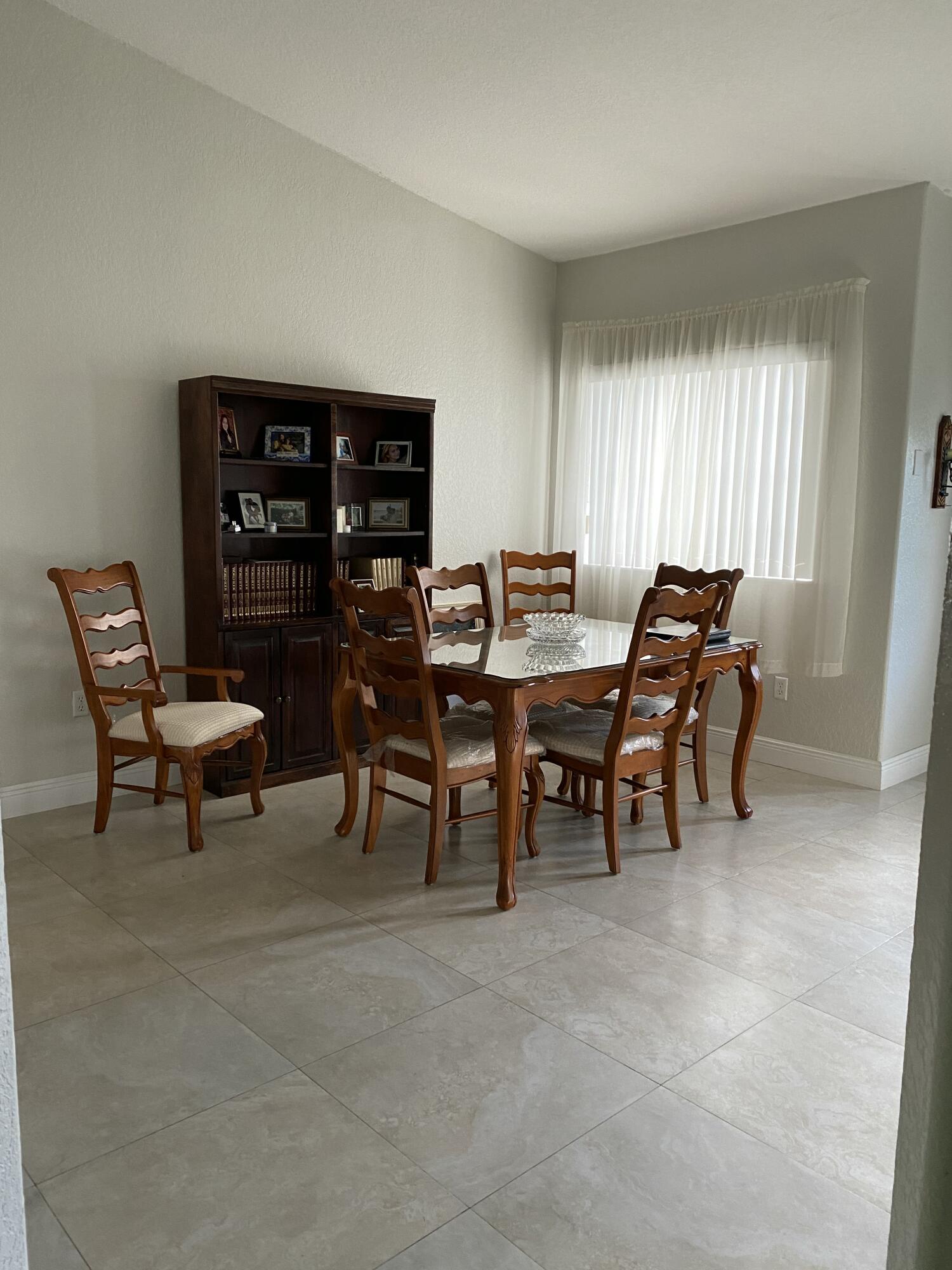 ROYAL GARDEN ESTATES - Residential Lease