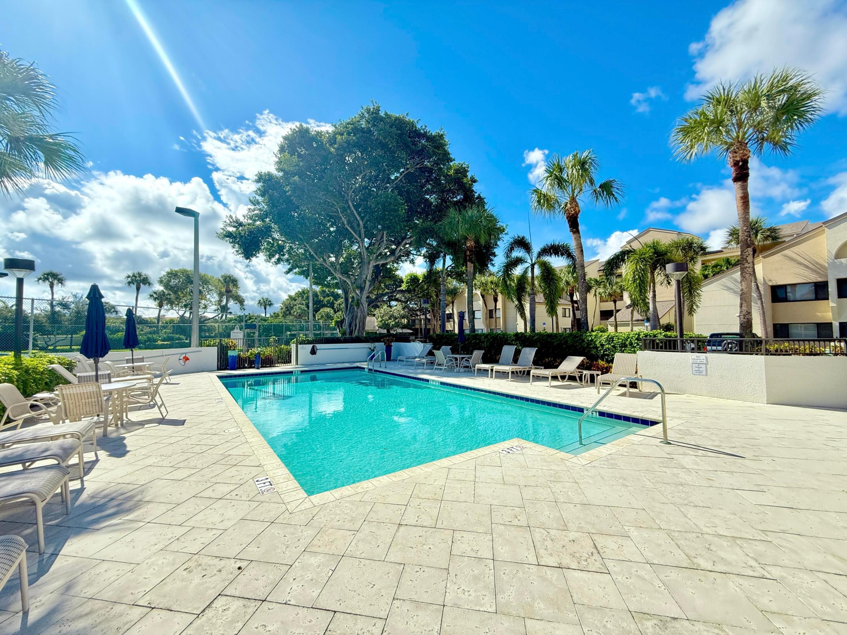 OAK HARBOUR CONDOS - Residential