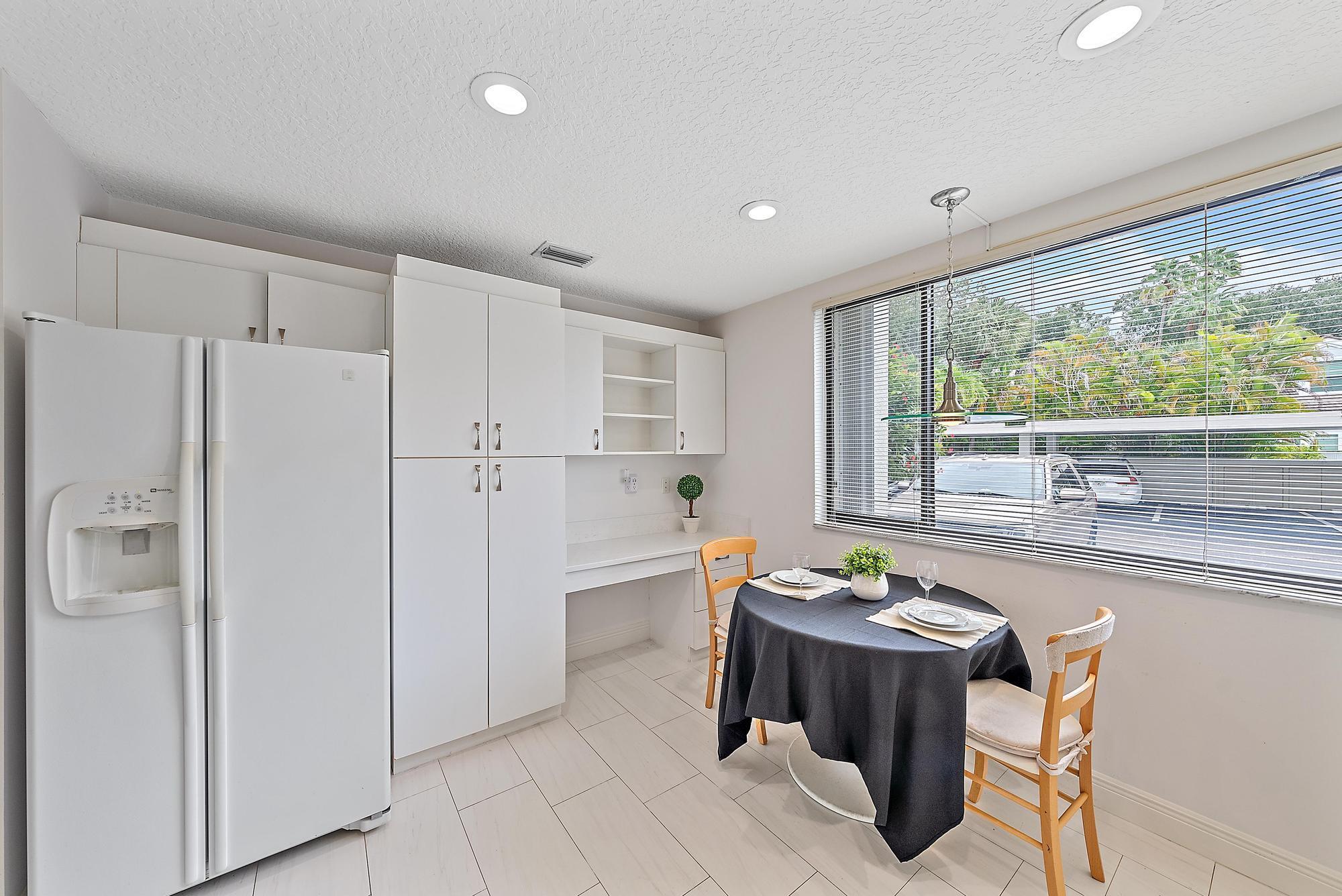 OAK HARBOUR CONDOS - Residential