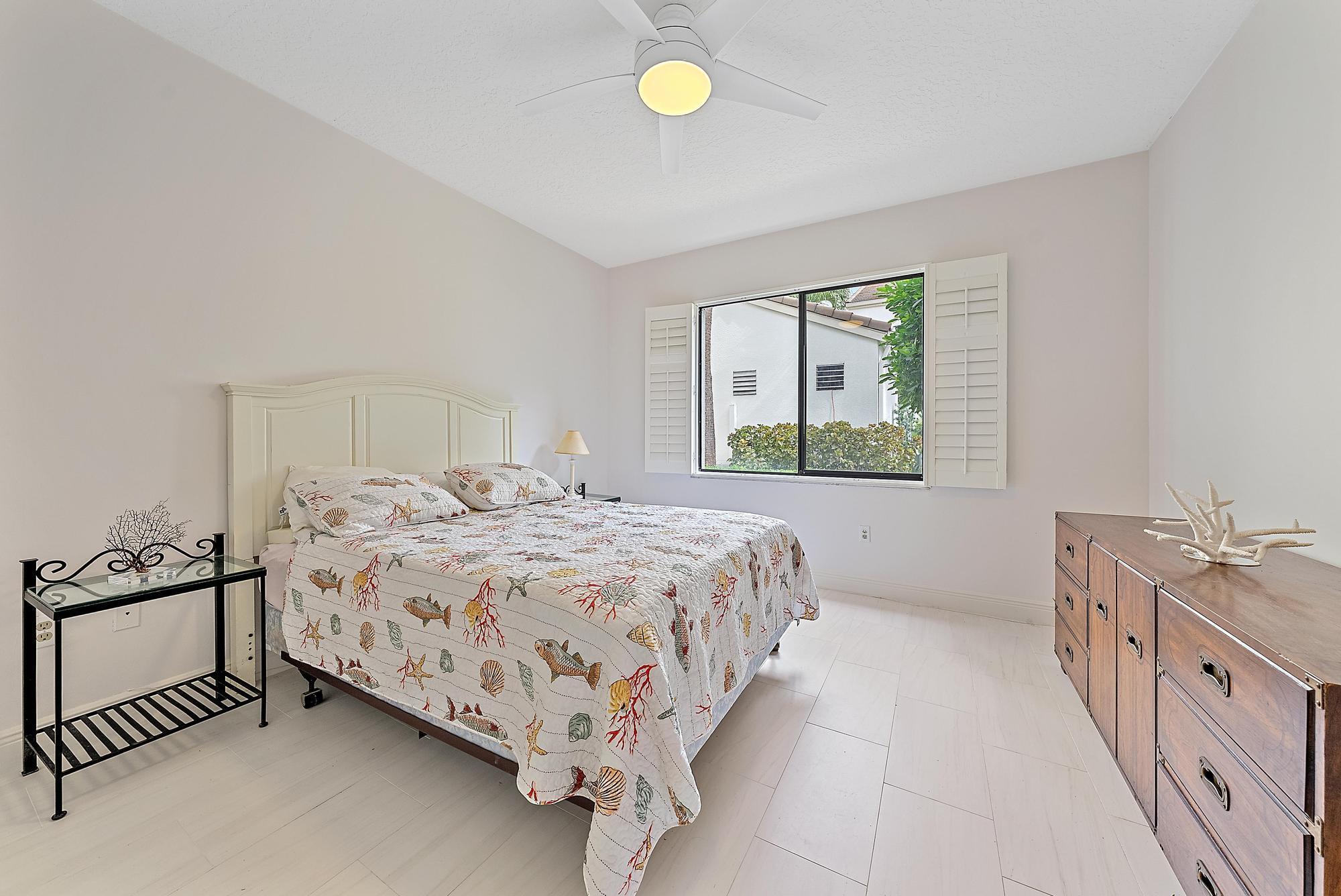OAK HARBOUR CONDOS - Residential