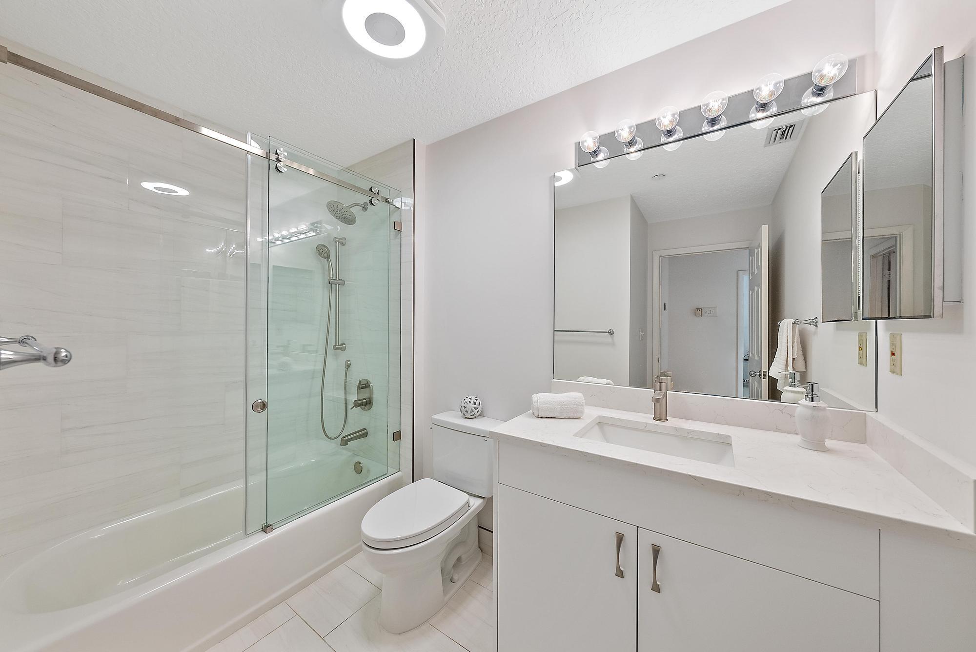 OAK HARBOUR CONDOS - Residential
