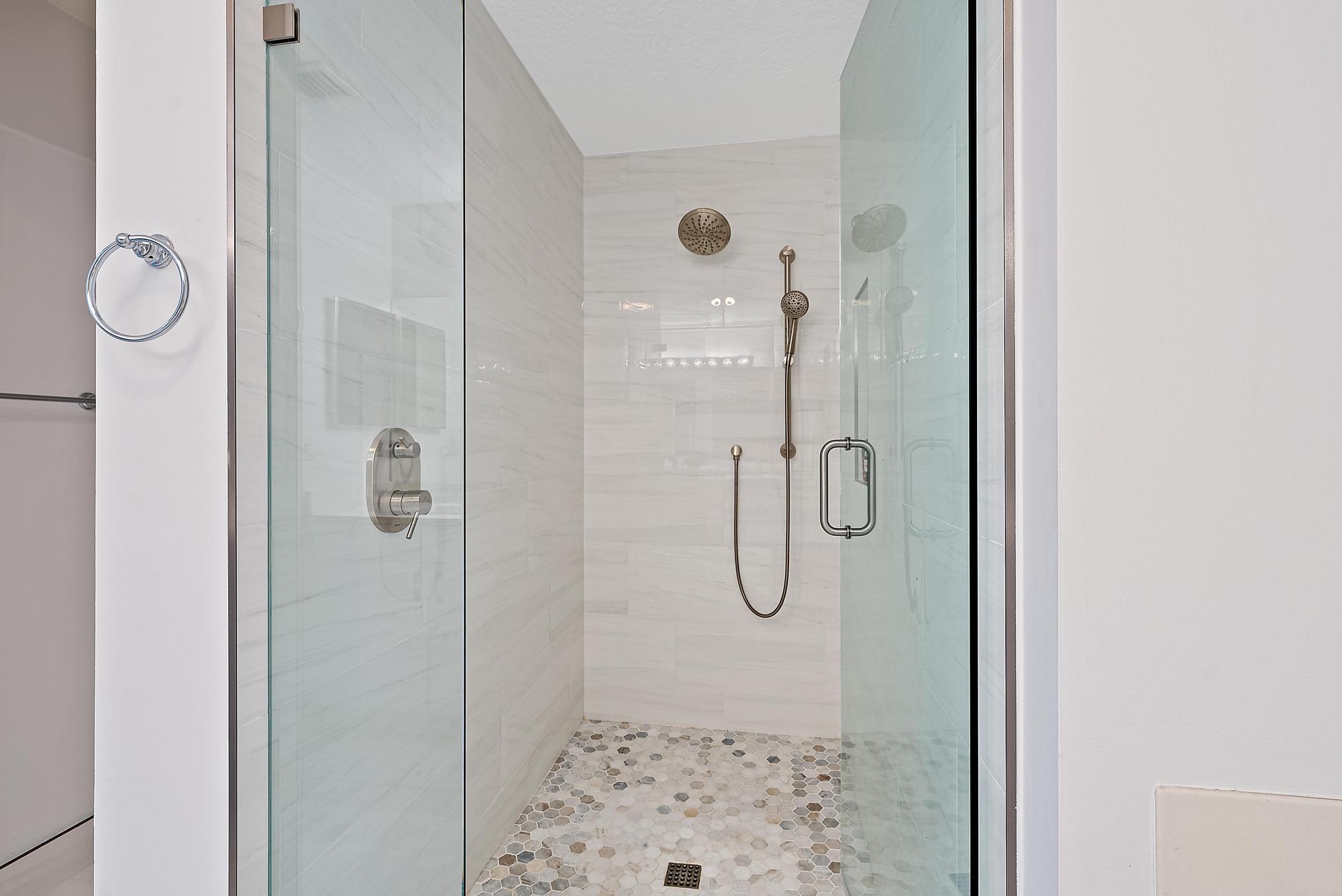 OAK HARBOUR CONDOS - Residential