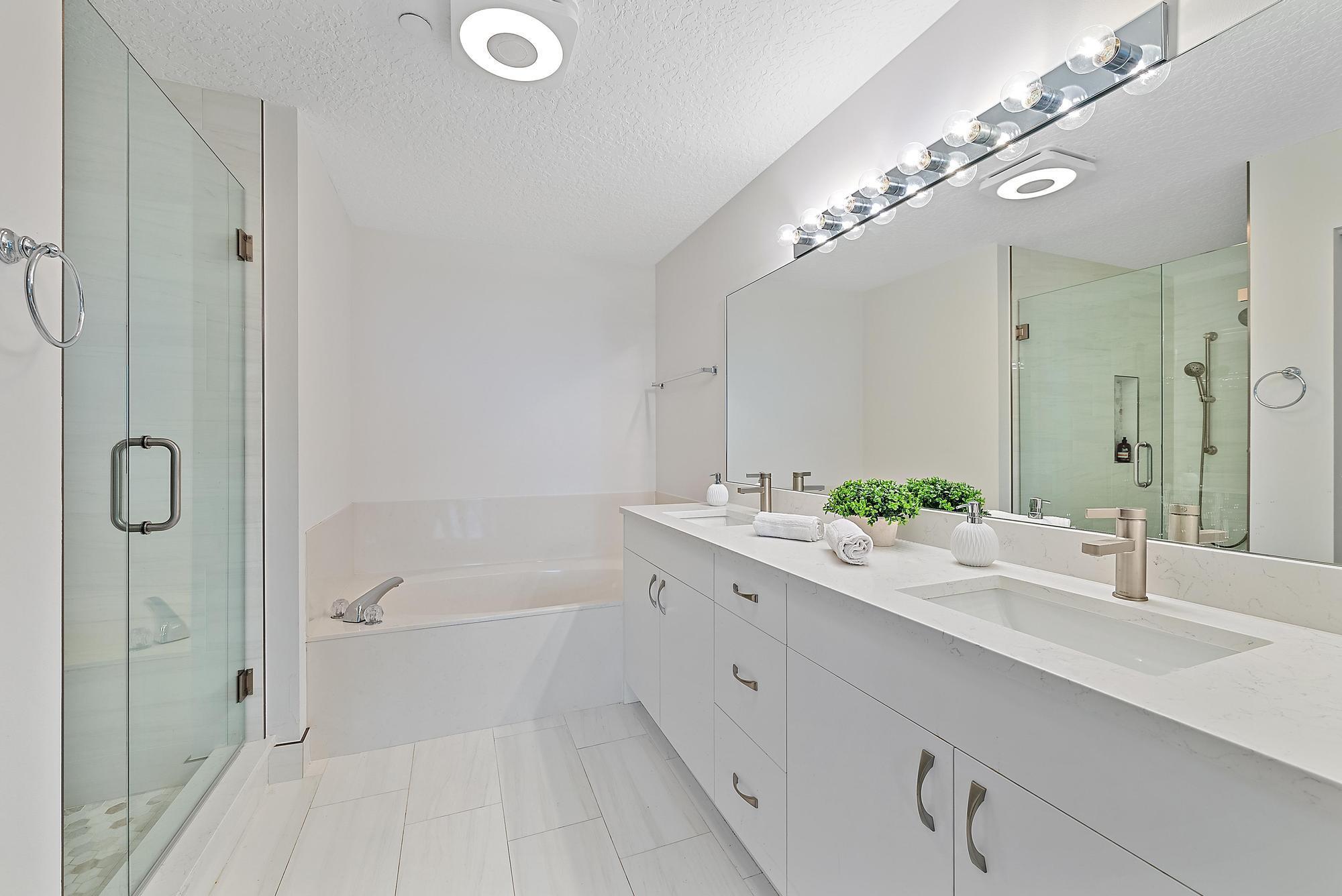 OAK HARBOUR CONDOS - Residential