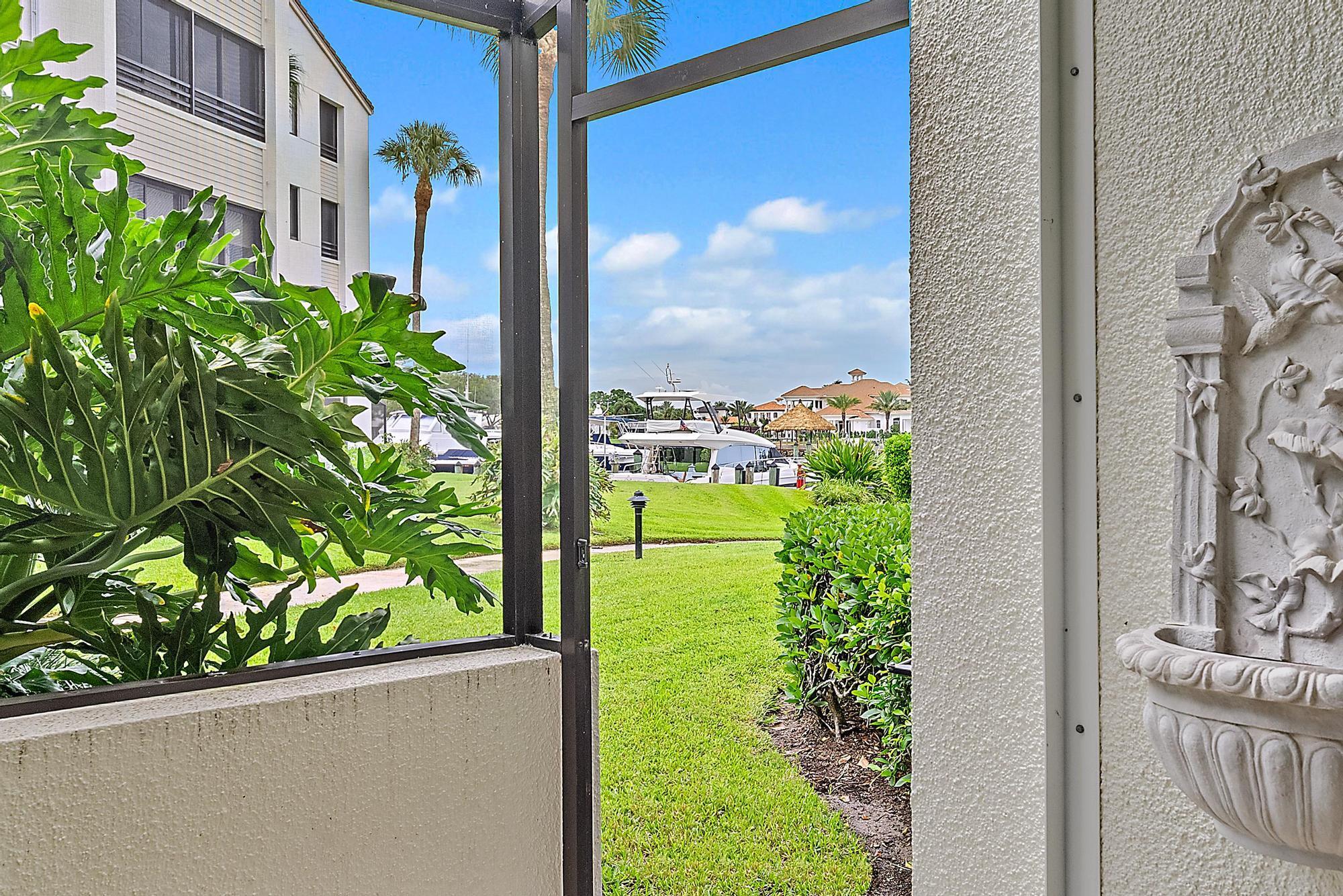 OAK HARBOUR CONDOS - Residential