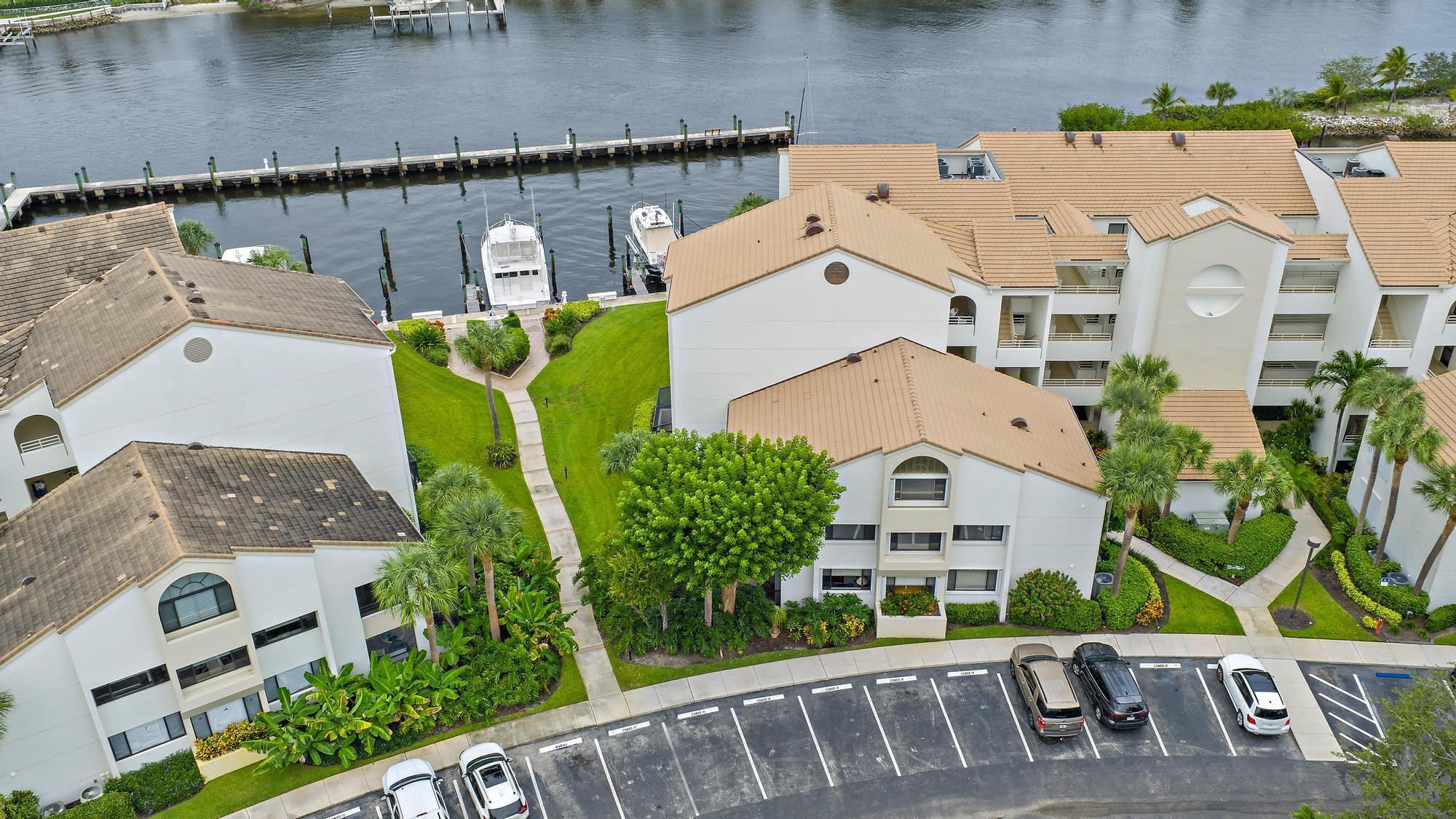 OAK HARBOUR CONDOS - Residential