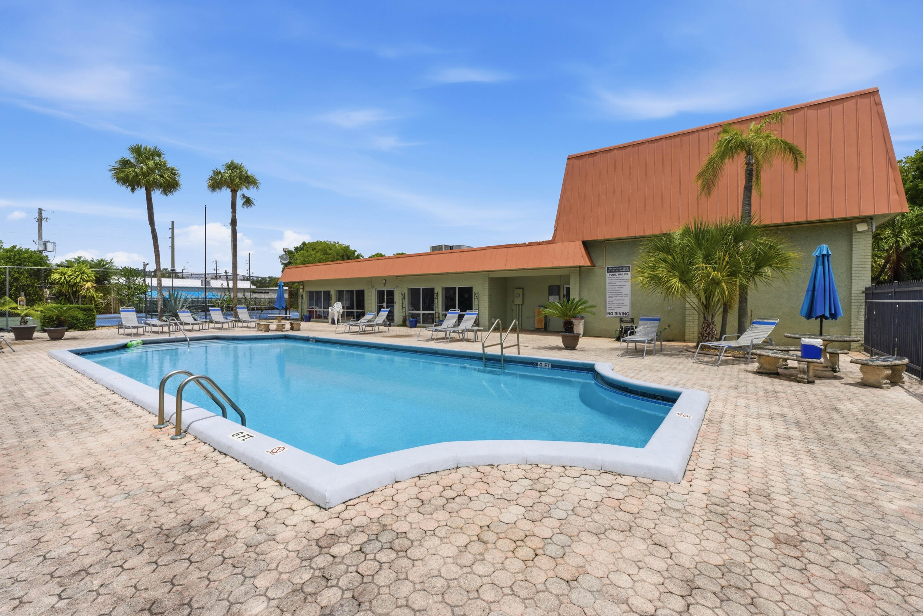 RACQUET CLUB - Residential