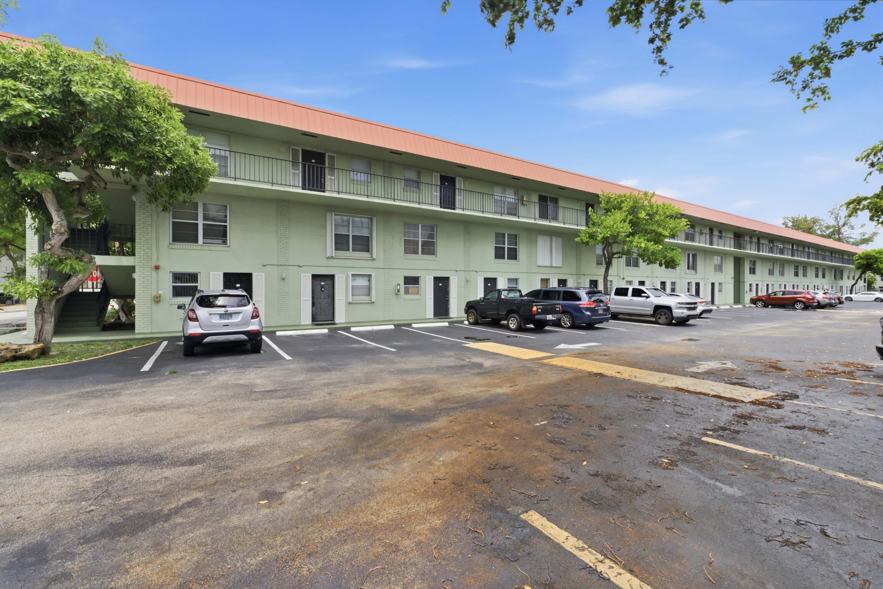 RACQUET CLUB - Residential