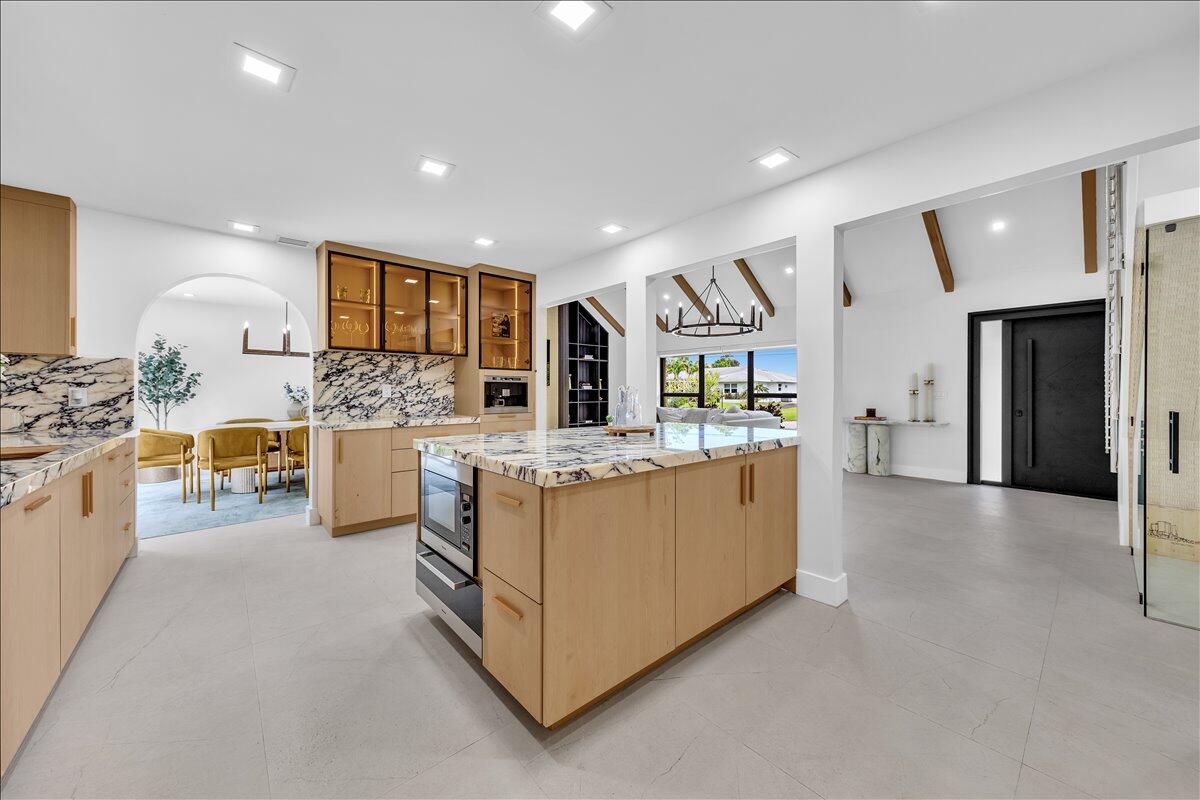 TEQUESTA COUNTRY CLUB - Residential