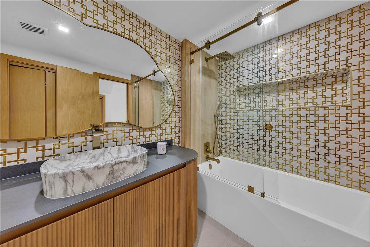 TEQUESTA COUNTRY CLUB - Residential
