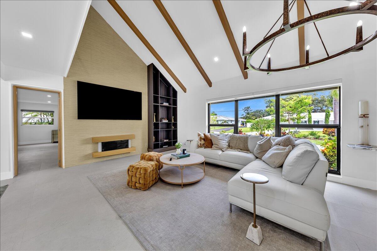 TEQUESTA COUNTRY CLUB - Residential