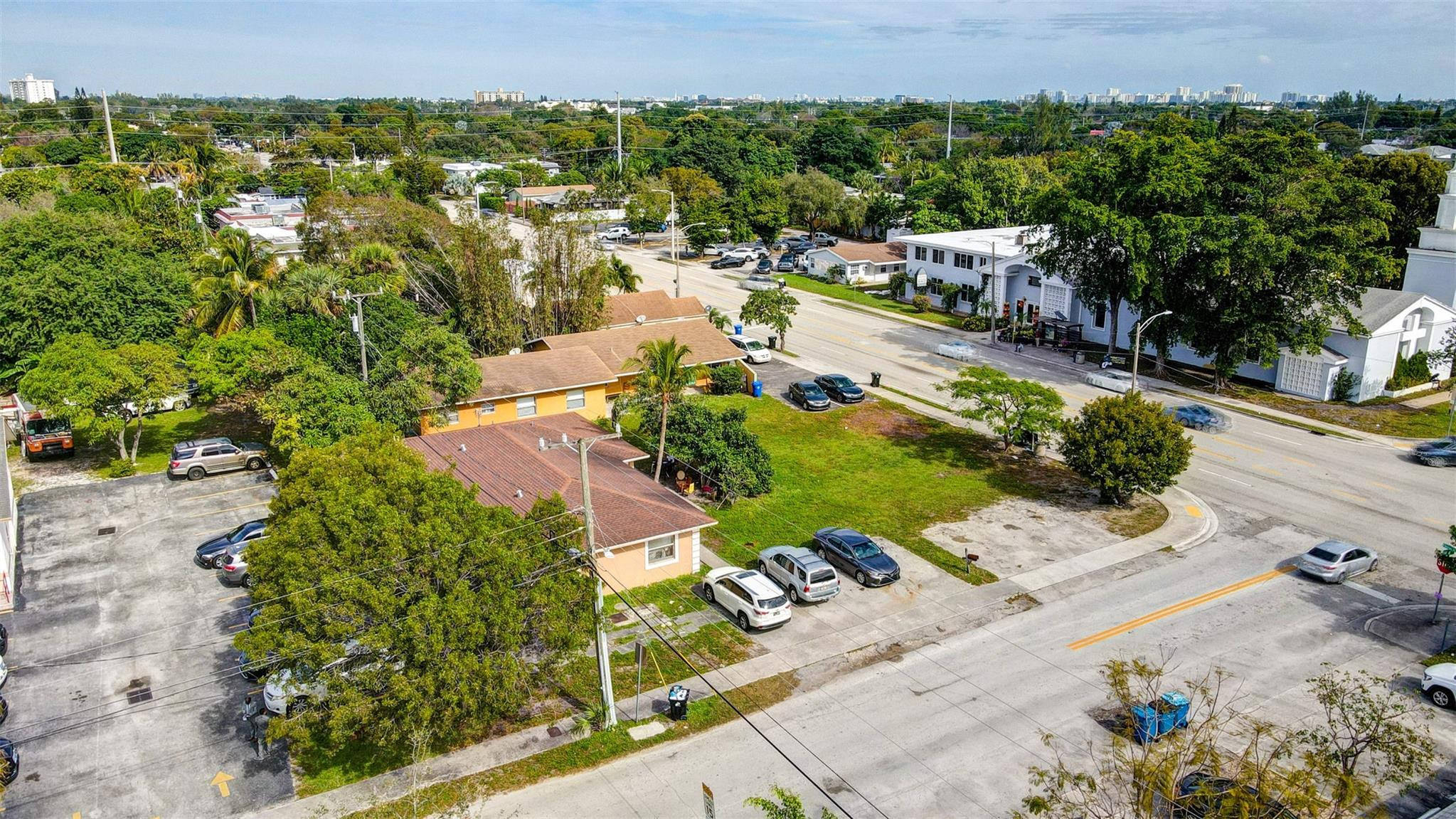 Desirable corner lot in the heart of Fort Lauderdale, walking distance from Downtown, zoning for Duplex. don't let this pass you by.