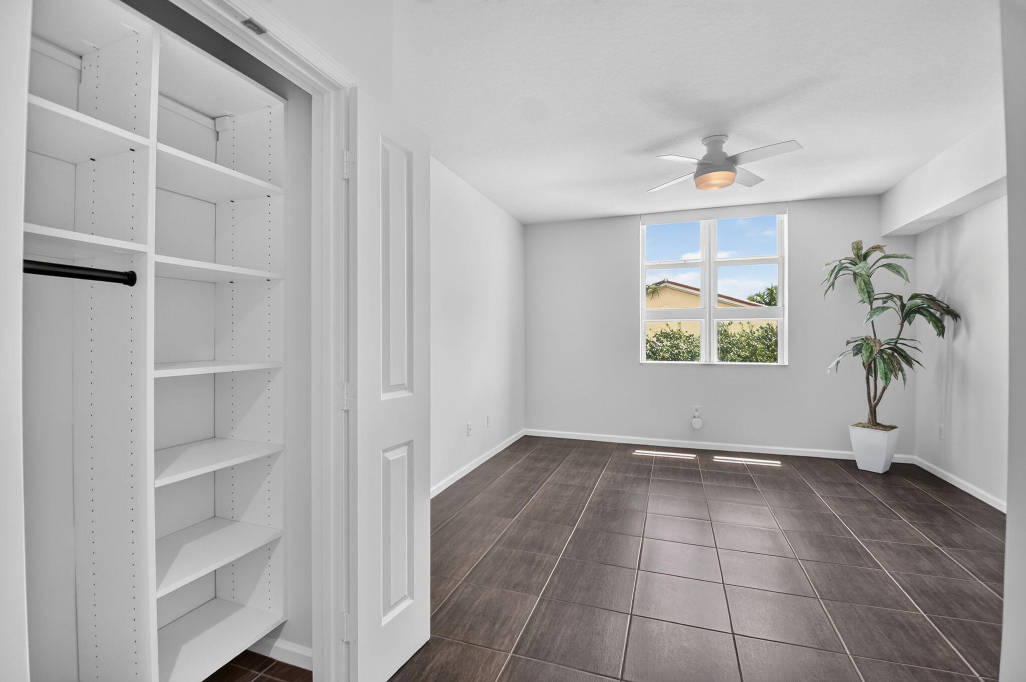 METROPOLITAN CONDO - Residential