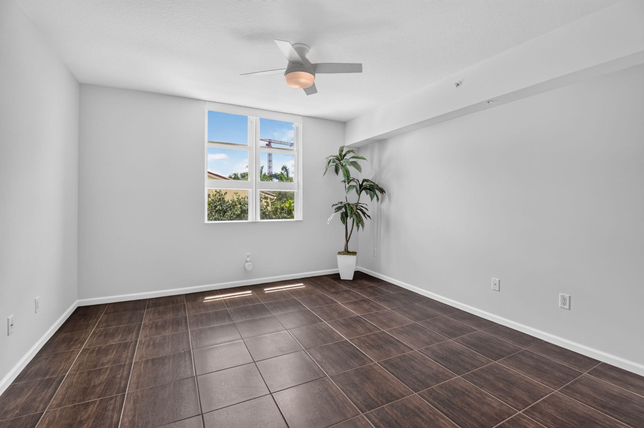 METROPOLITAN CONDO - Residential