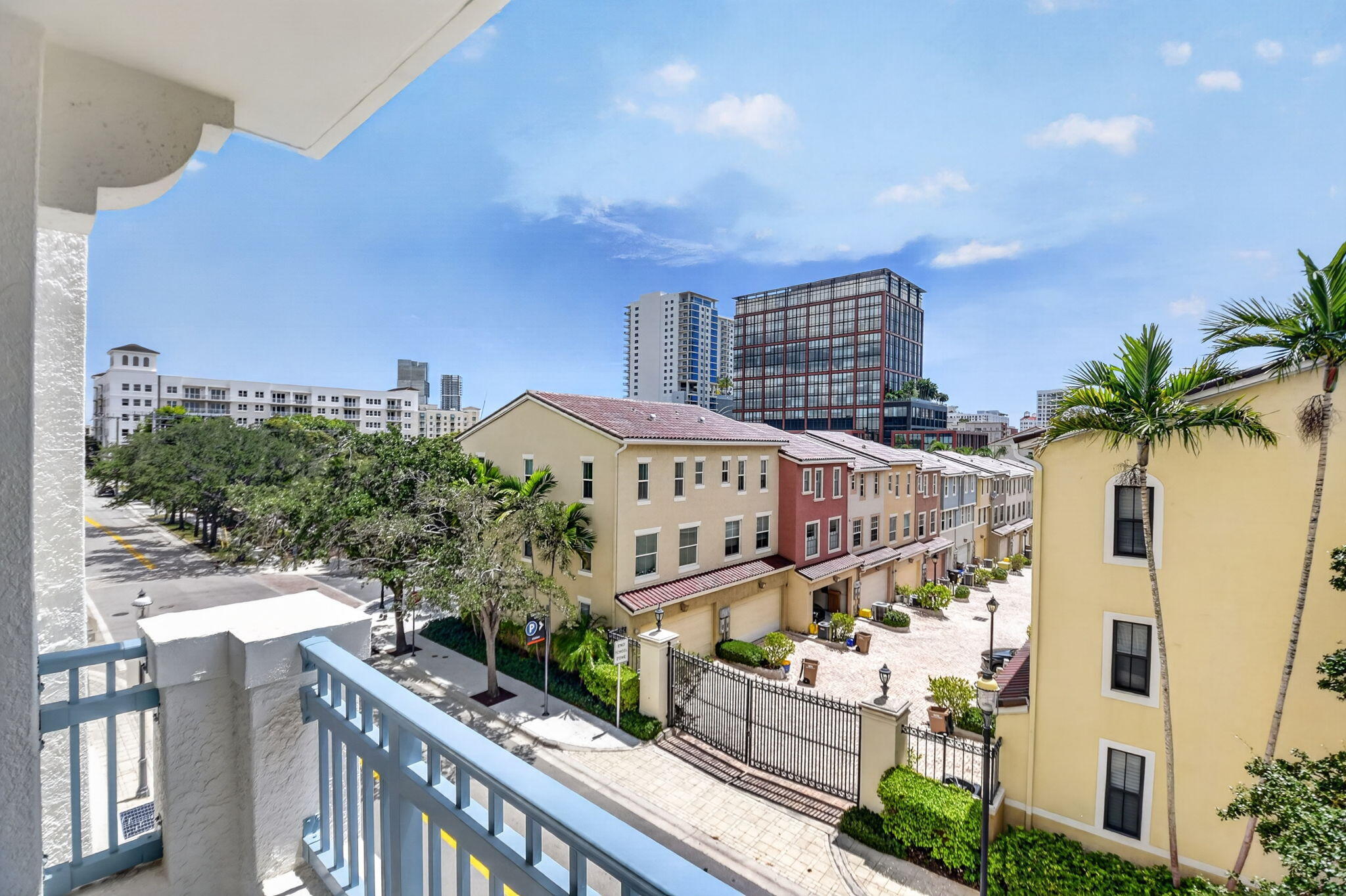 METROPOLITAN CONDO - Residential