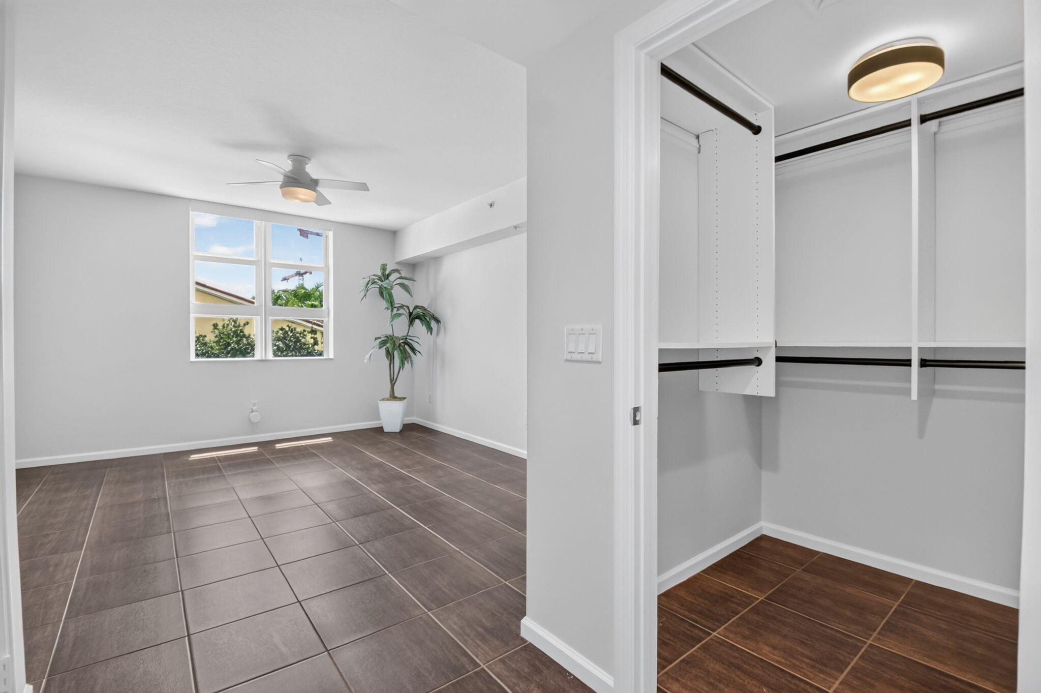 METROPOLITAN CONDO - Residential