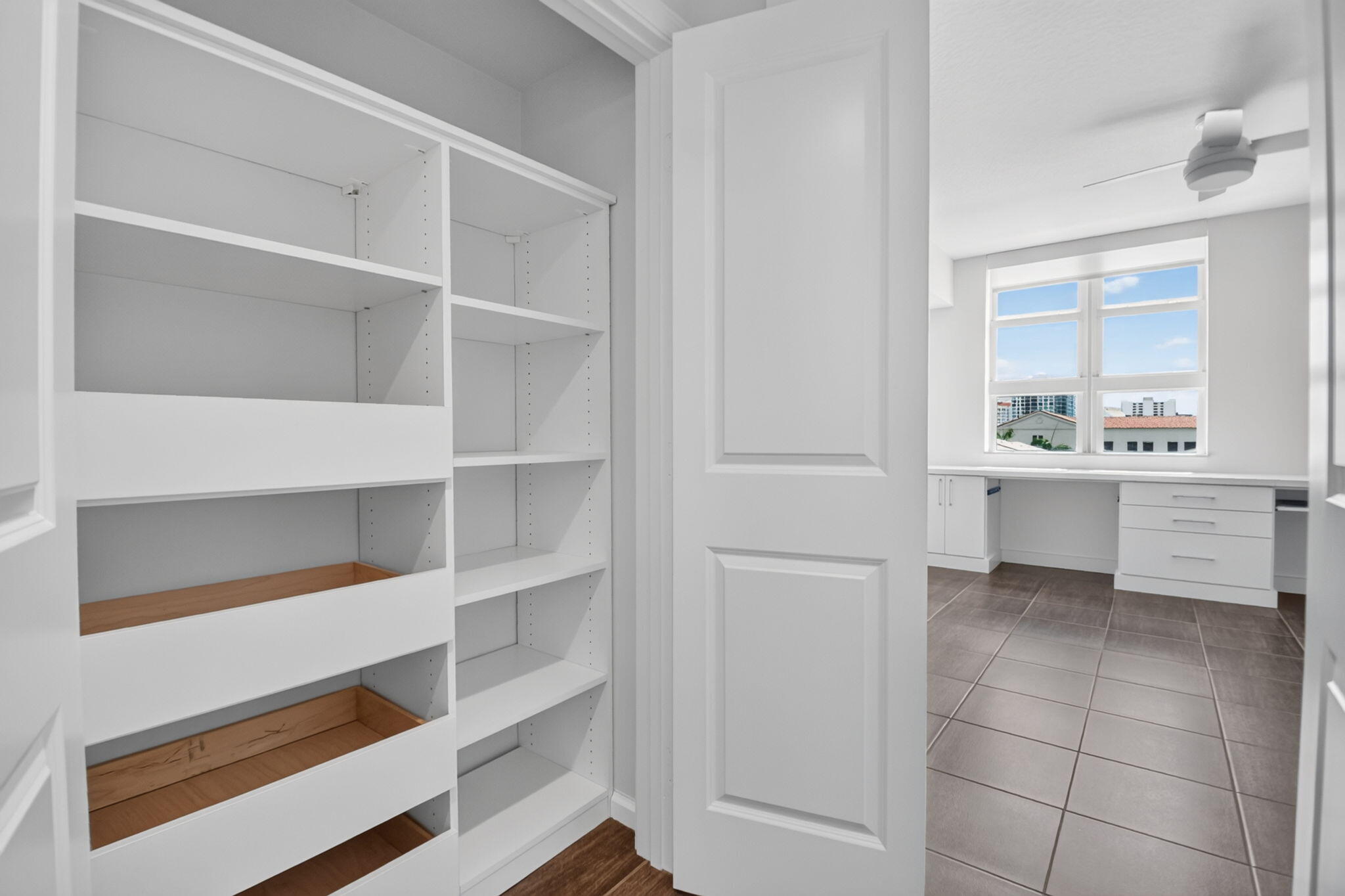 METROPOLITAN CONDO - Residential