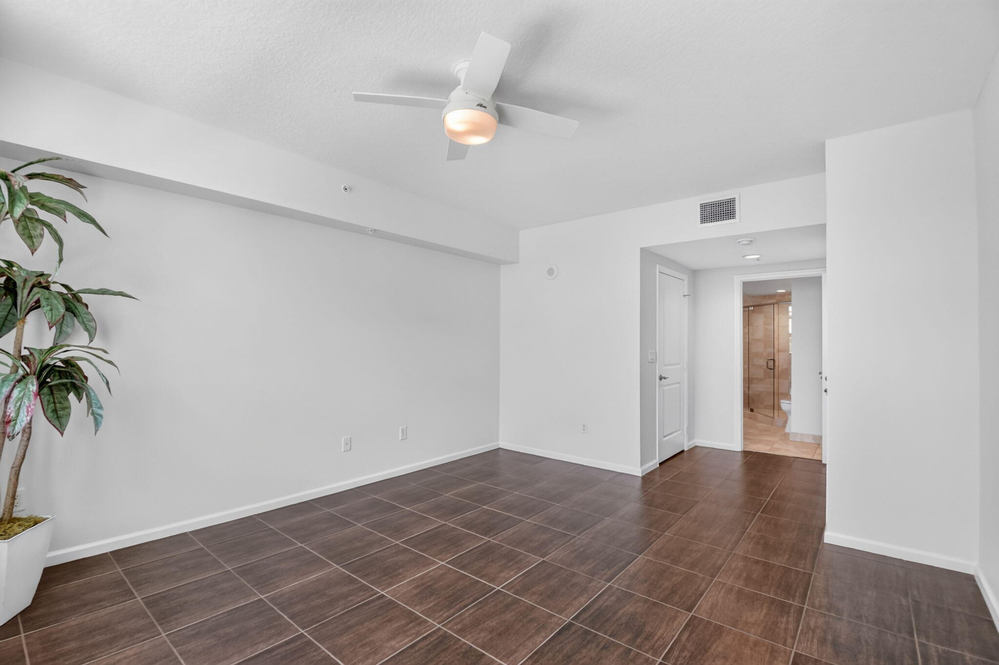 METROPOLITAN CONDO - Residential
