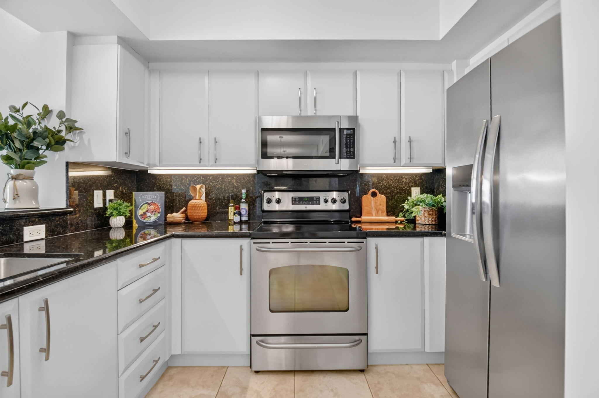 METROPOLITAN CONDO - Residential