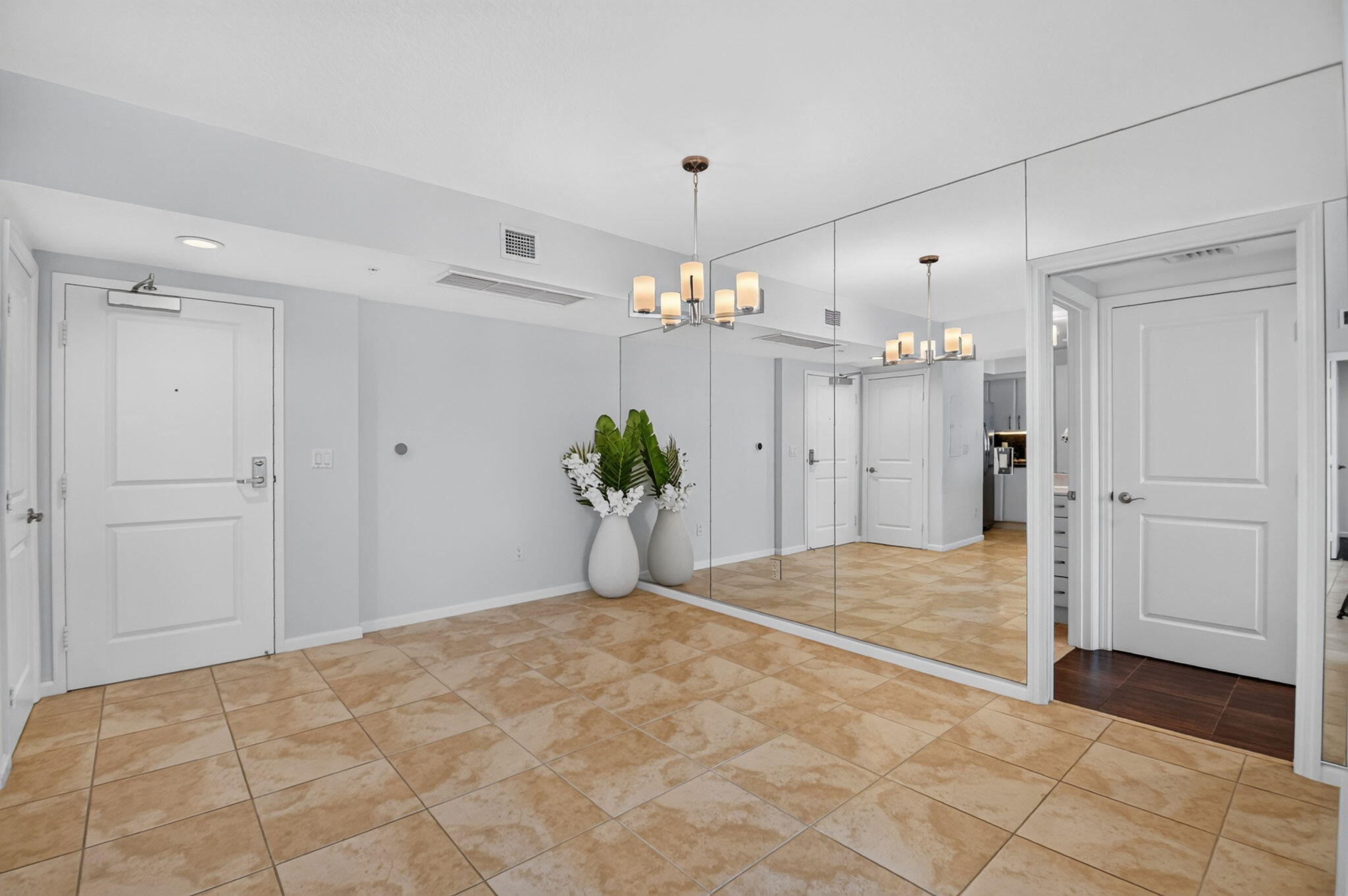METROPOLITAN CONDO - Residential