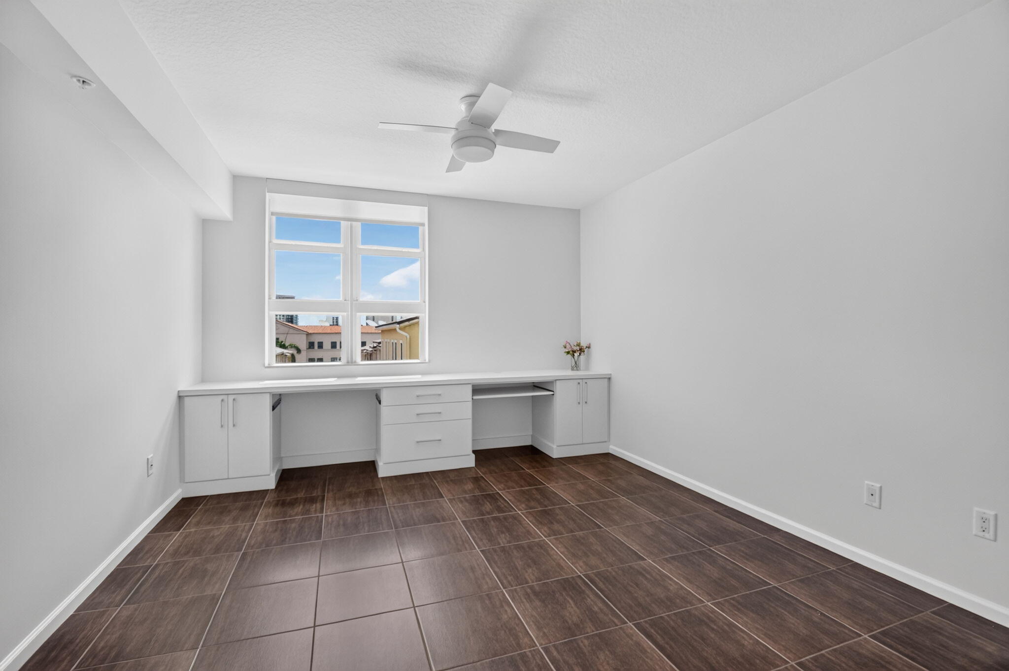 METROPOLITAN CONDO - Residential