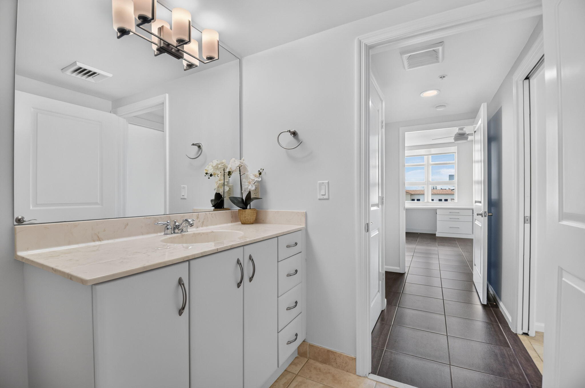 METROPOLITAN CONDO - Residential