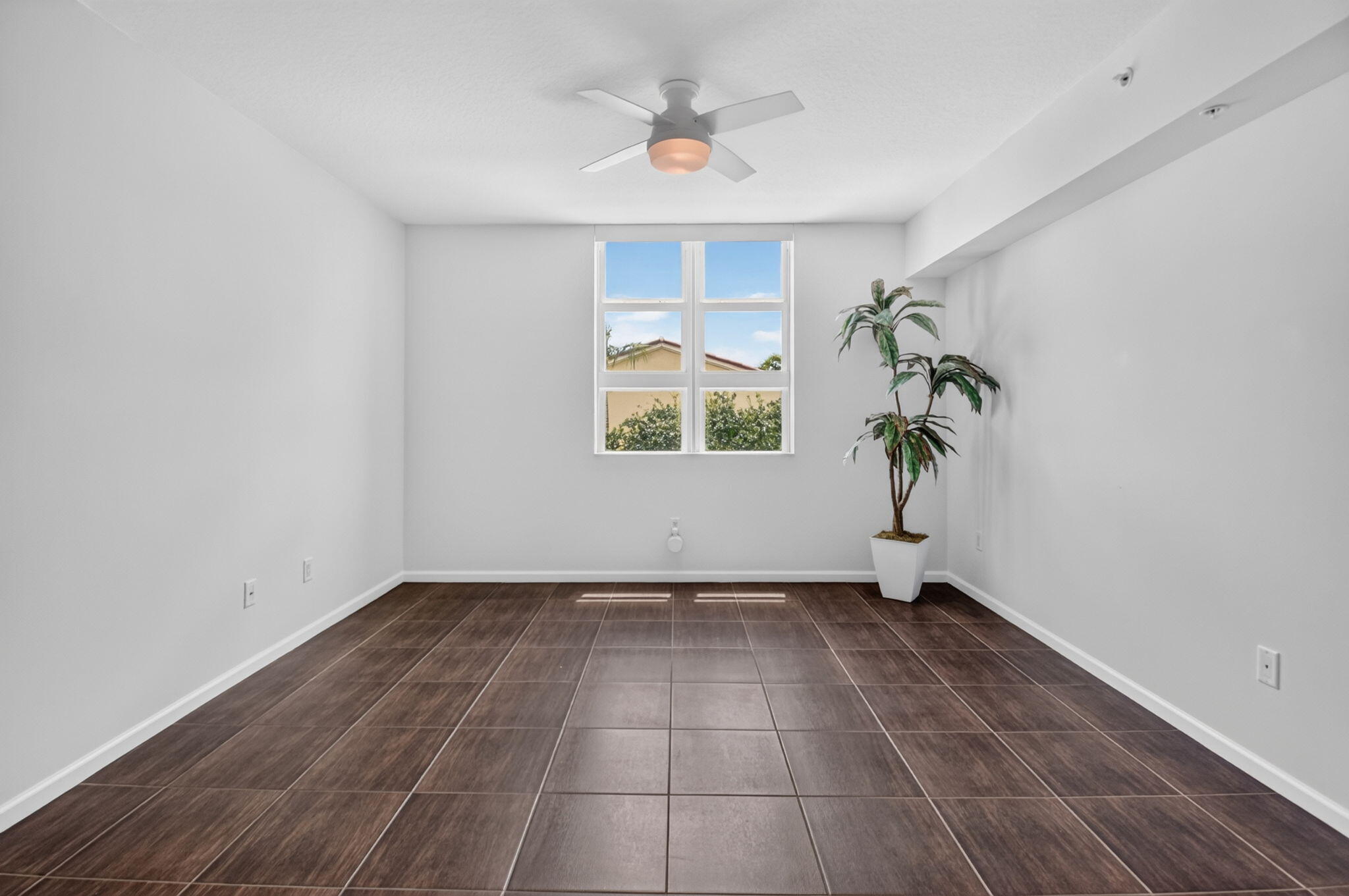METROPOLITAN CONDO - Residential