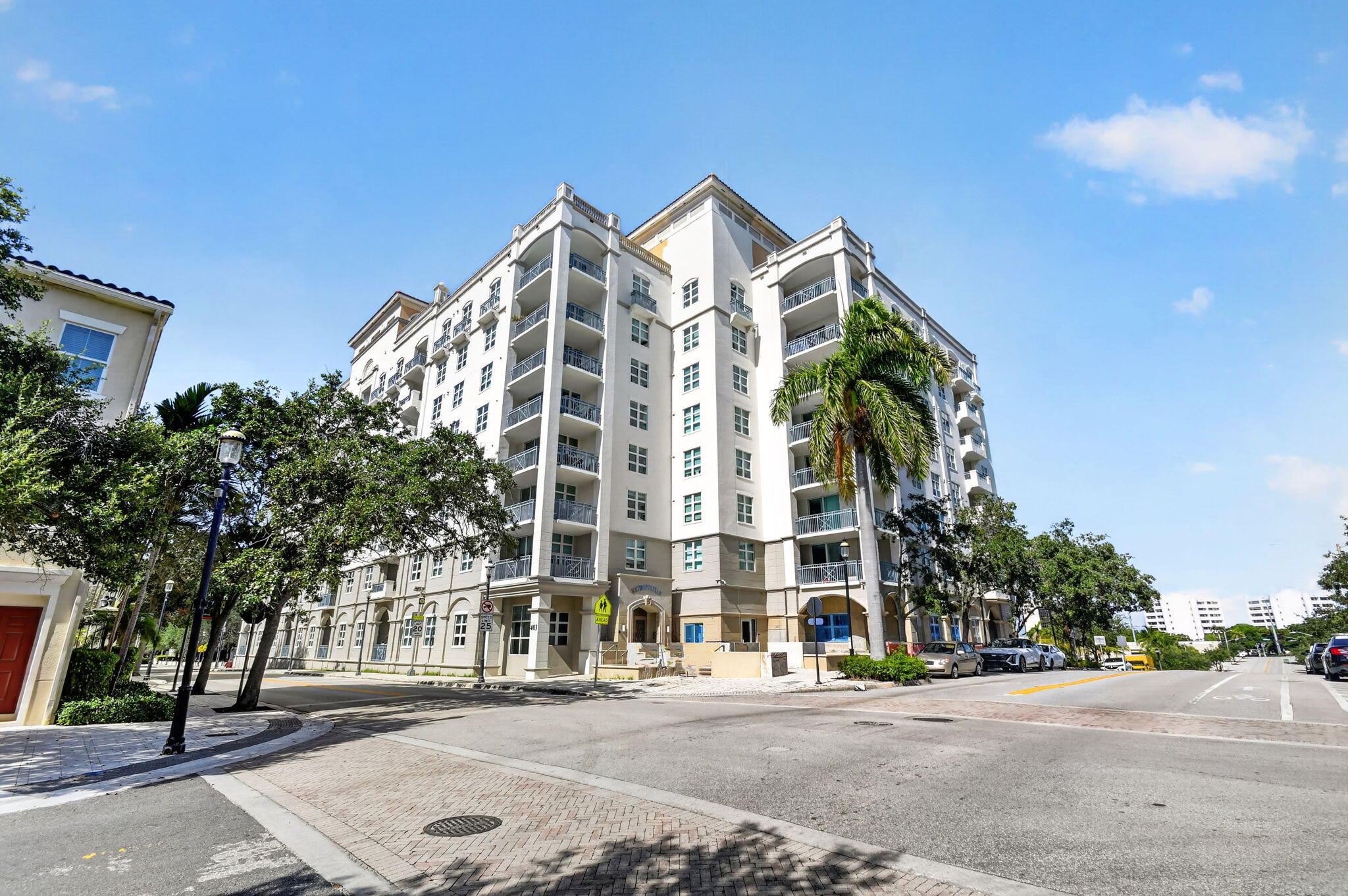 METROPOLITAN CONDO - Residential